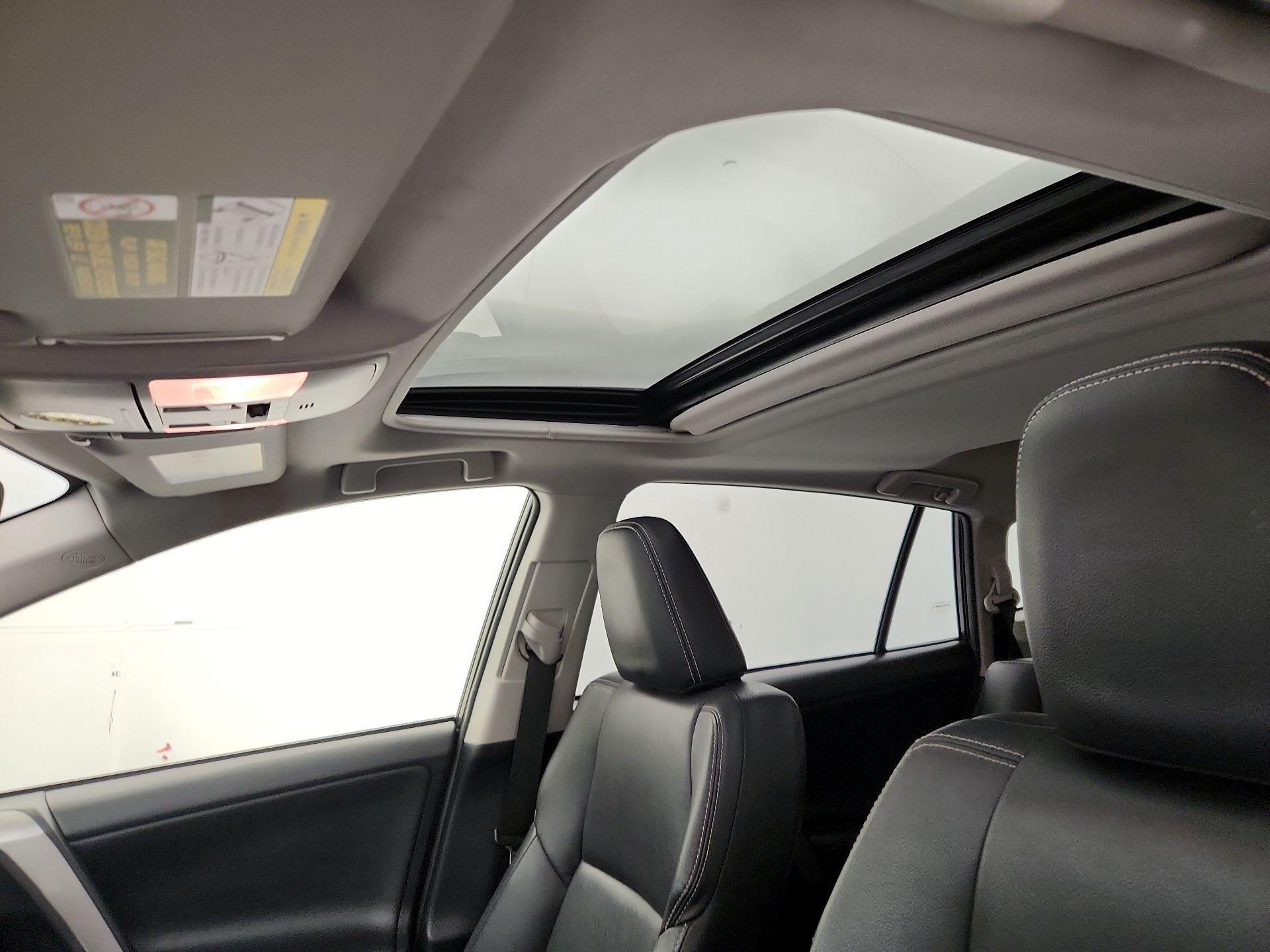 Thumbnail: 2017 Toyota RAV4 - 20