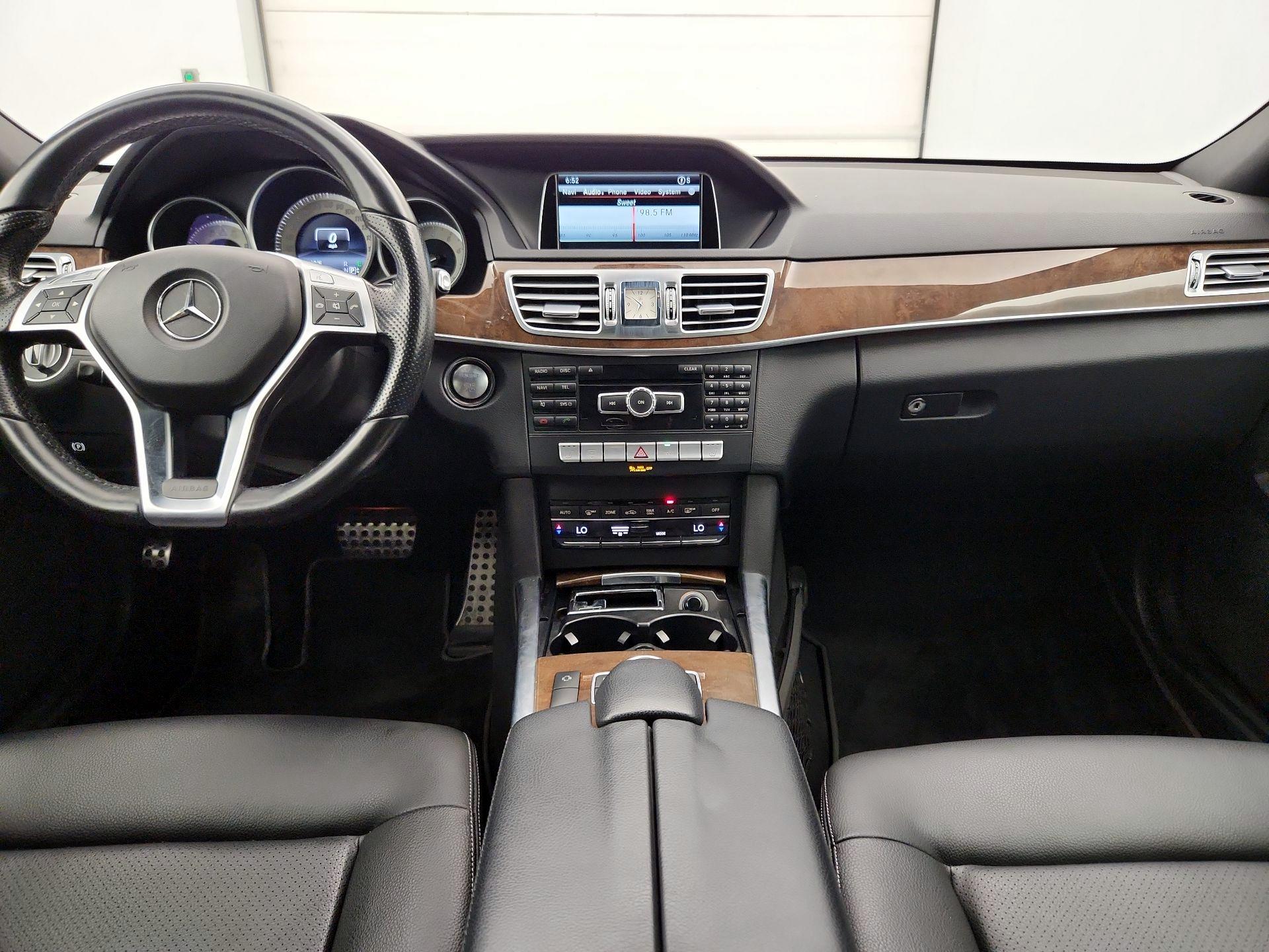 Thumbnail: 2015 Mercedes-Benz E-Class - 9