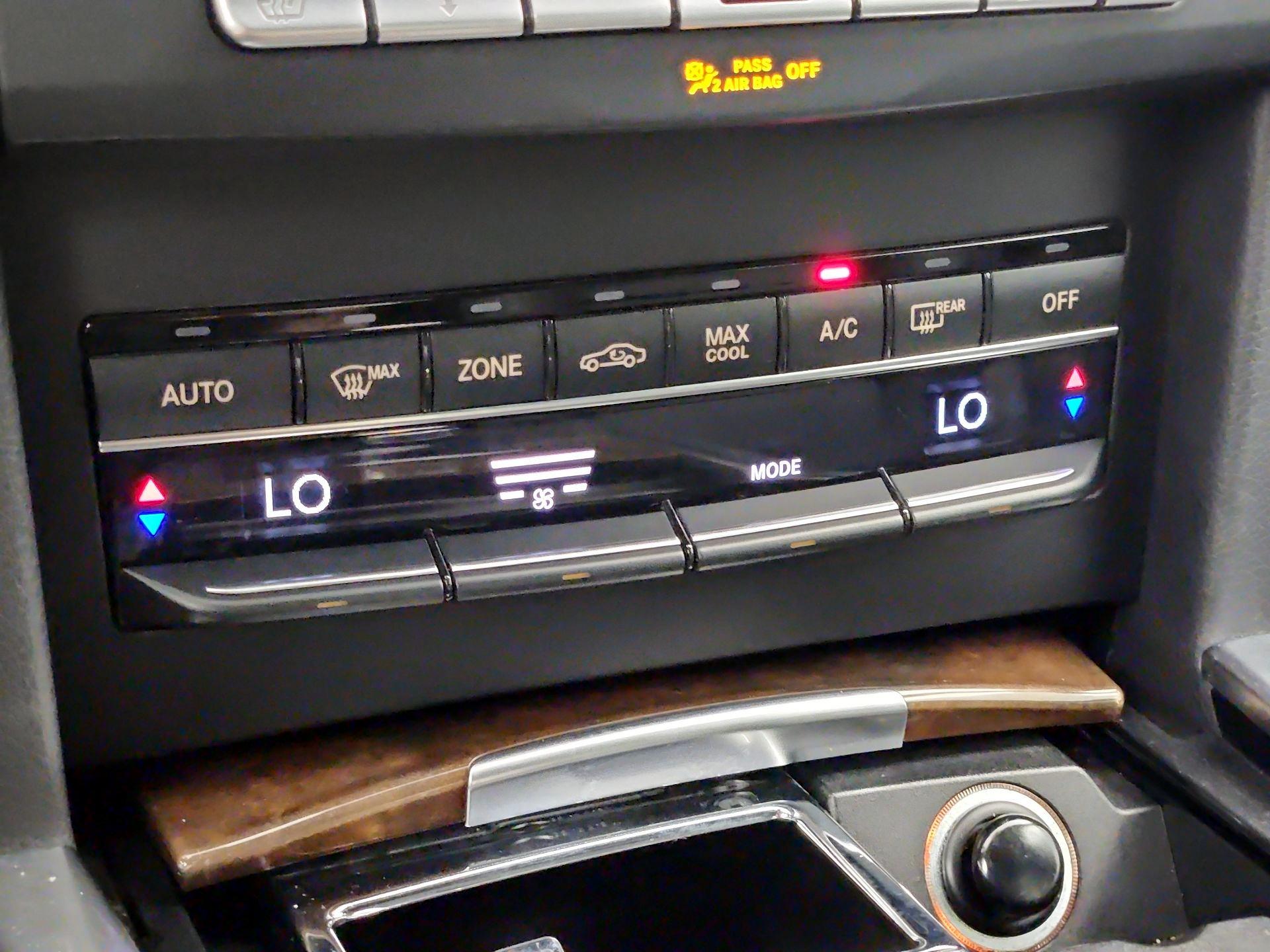 Thumbnail: 2015 Mercedes-Benz E-Class - 17