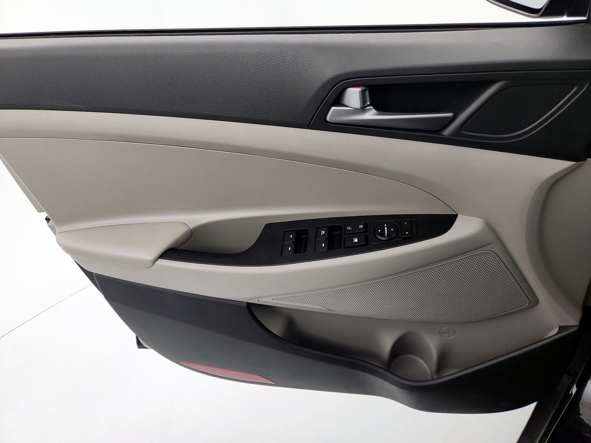 Thumbnail: 2016 Hyundai Tucson - 12