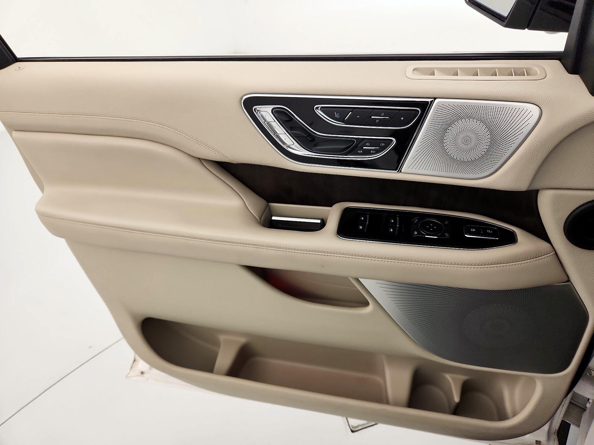 Thumbnail: 2019 Lincoln Navigator - 12