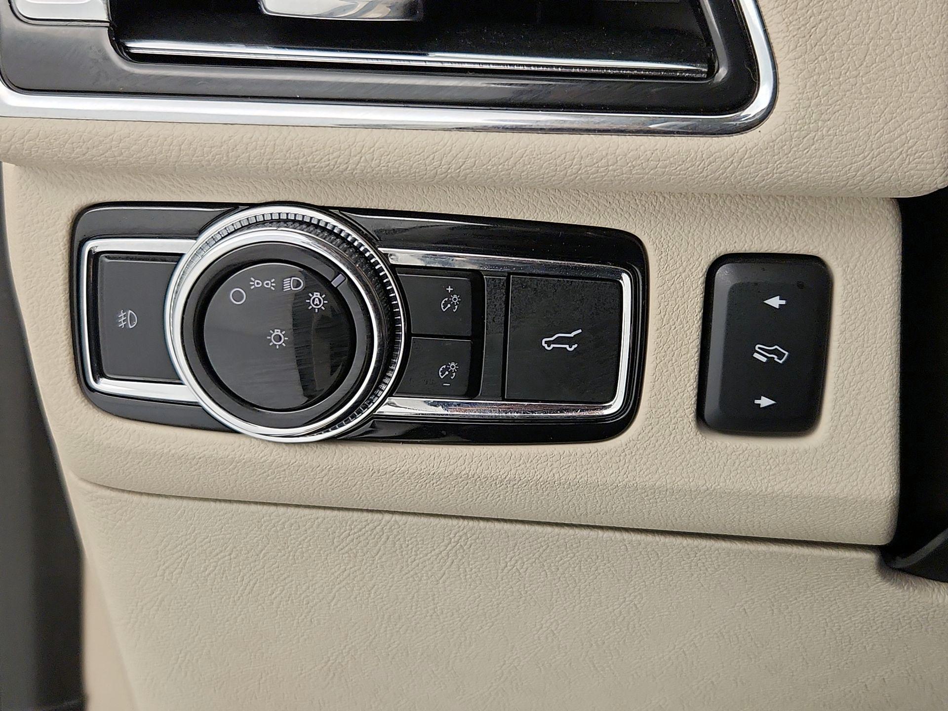 Thumbnail: 2019 Lincoln Navigator - 13