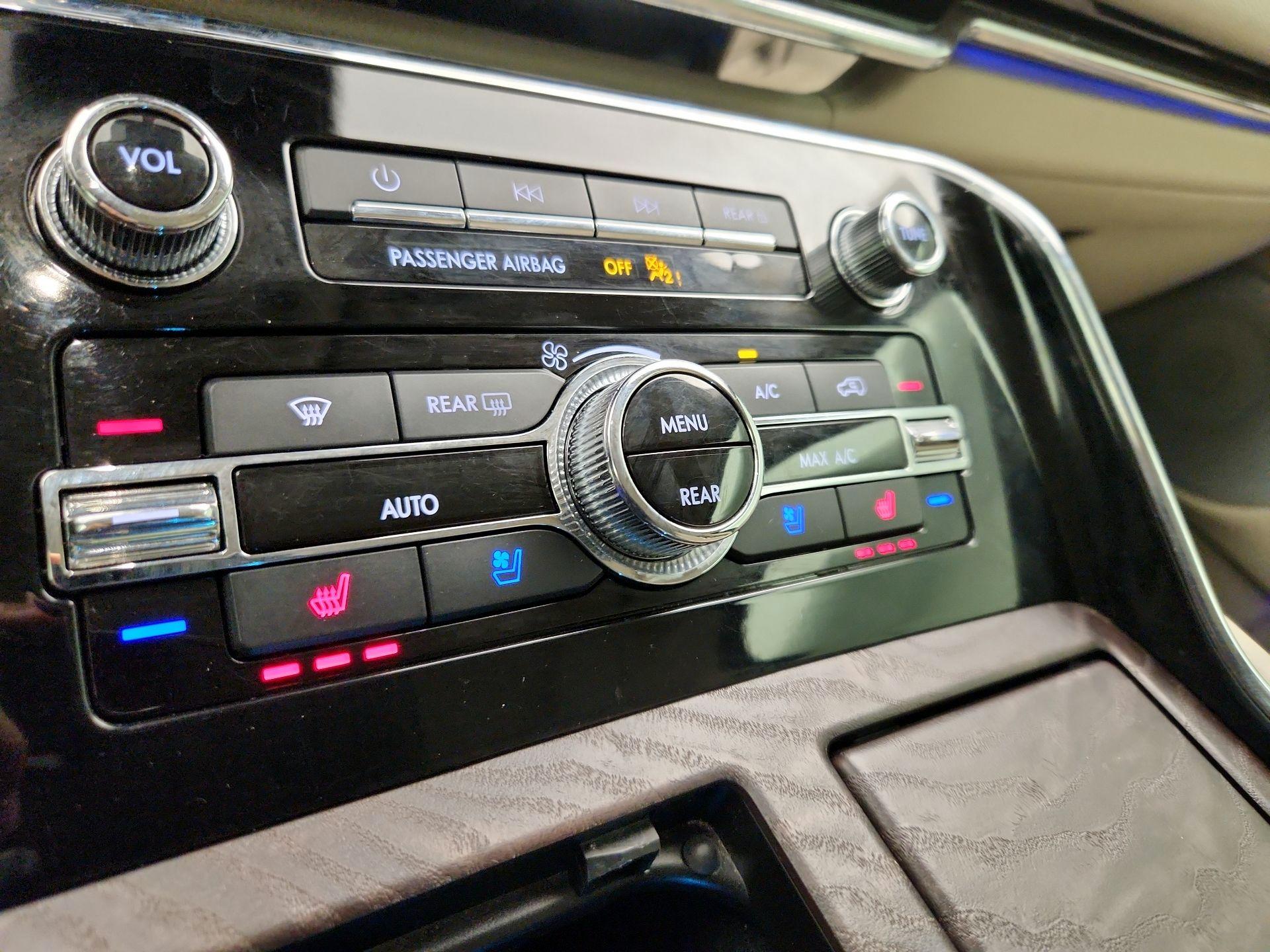 Thumbnail: 2019 Lincoln Navigator - 17