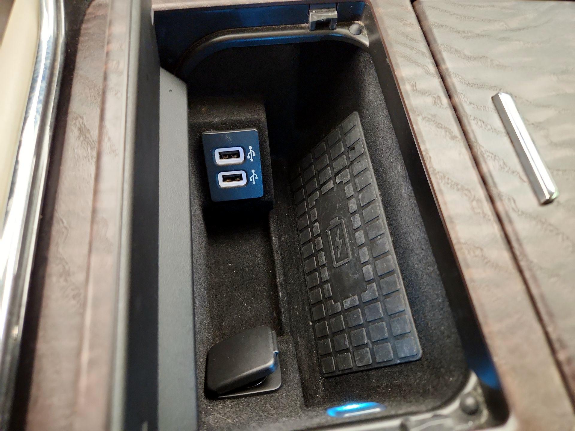 Thumbnail: 2019 Lincoln Navigator - 19