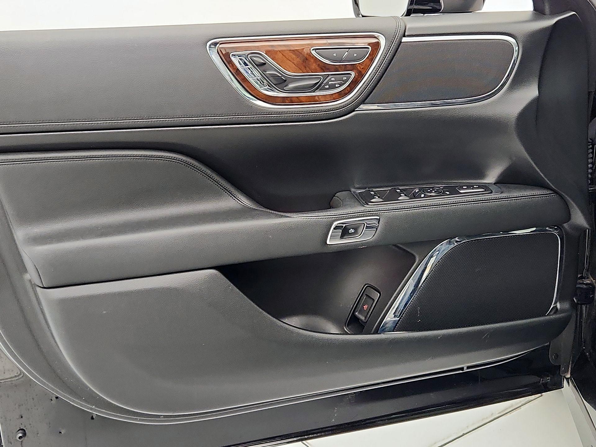 Thumbnail: 2017 Lincoln Continental - 12