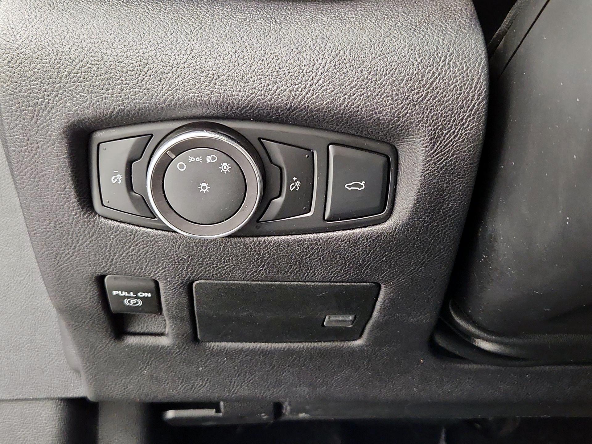 Thumbnail: 2017 Lincoln Continental - 13