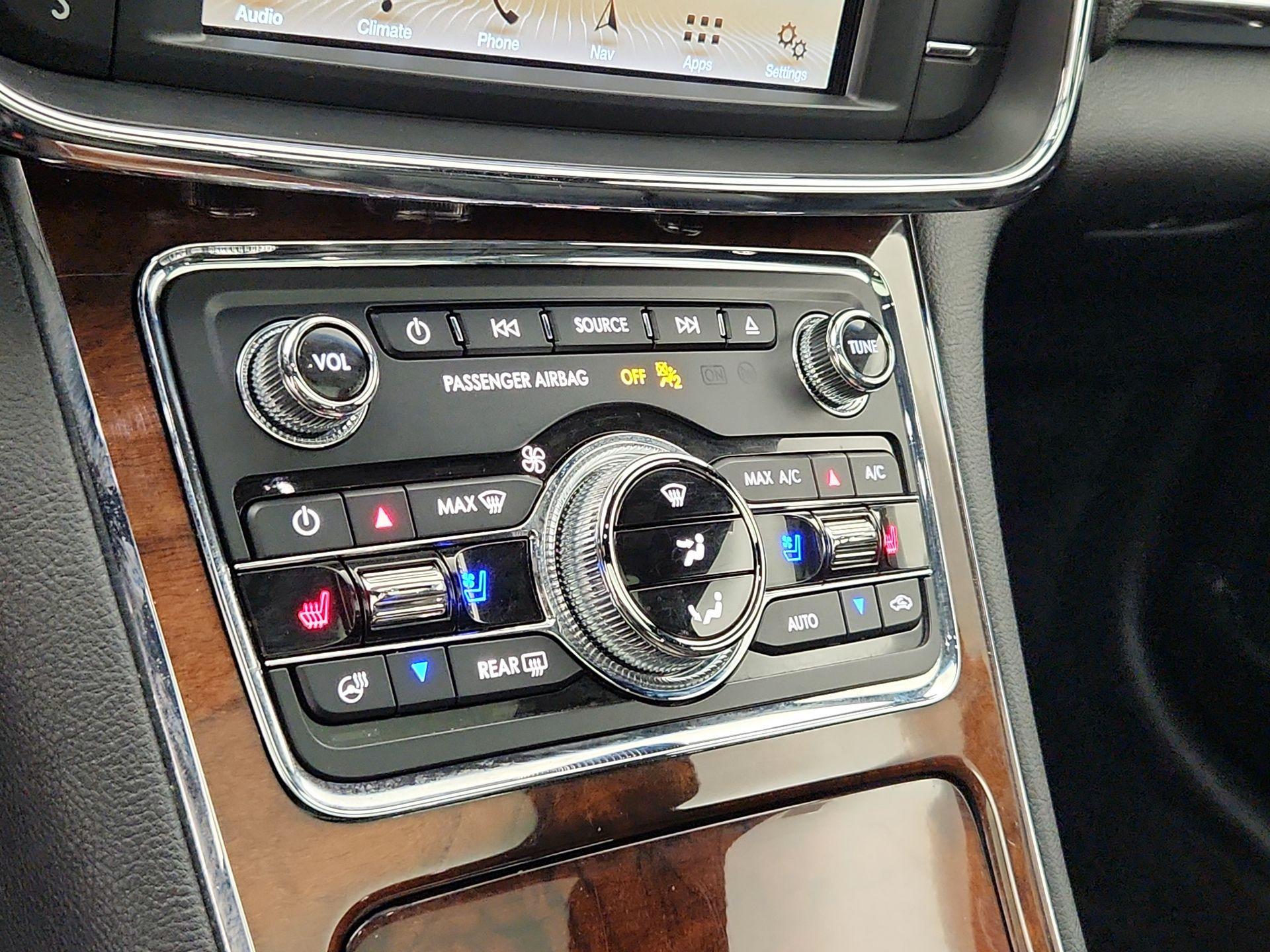 Thumbnail: 2017 Lincoln Continental - 17