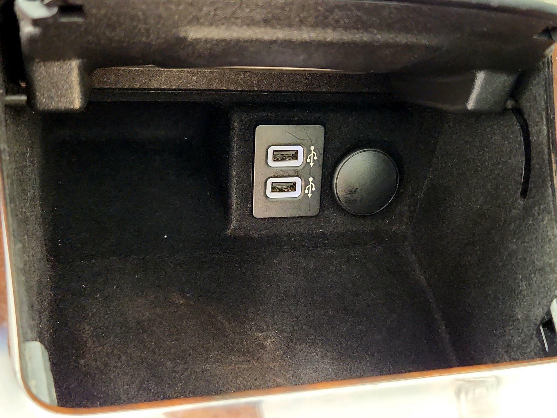 Thumbnail: 2017 Lincoln Continental - 19