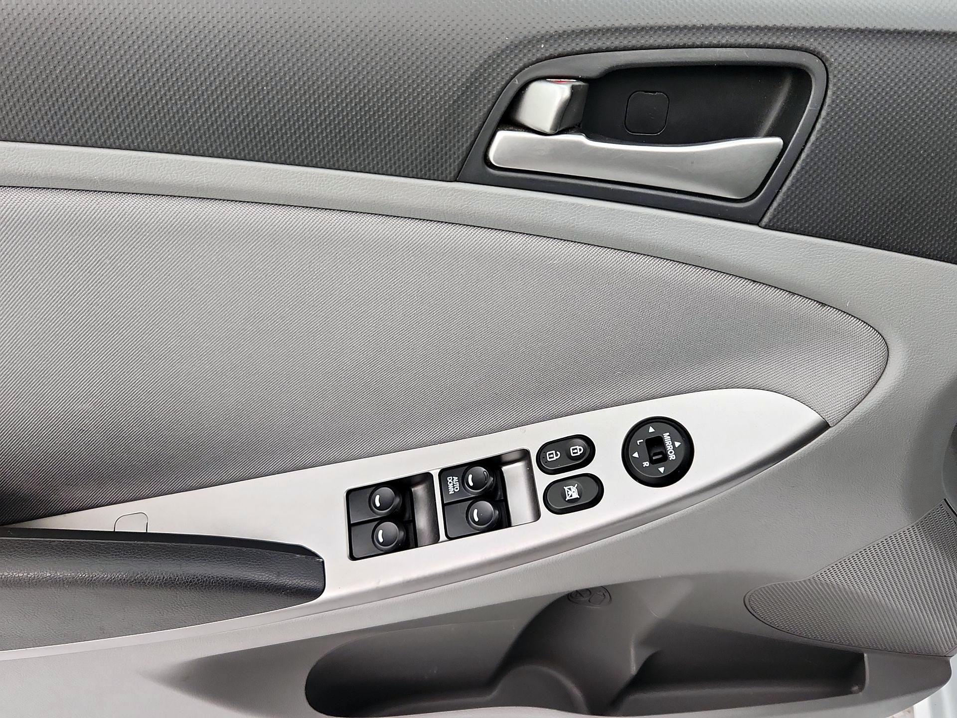 Thumbnail: 2017 Hyundai Accent - 12
