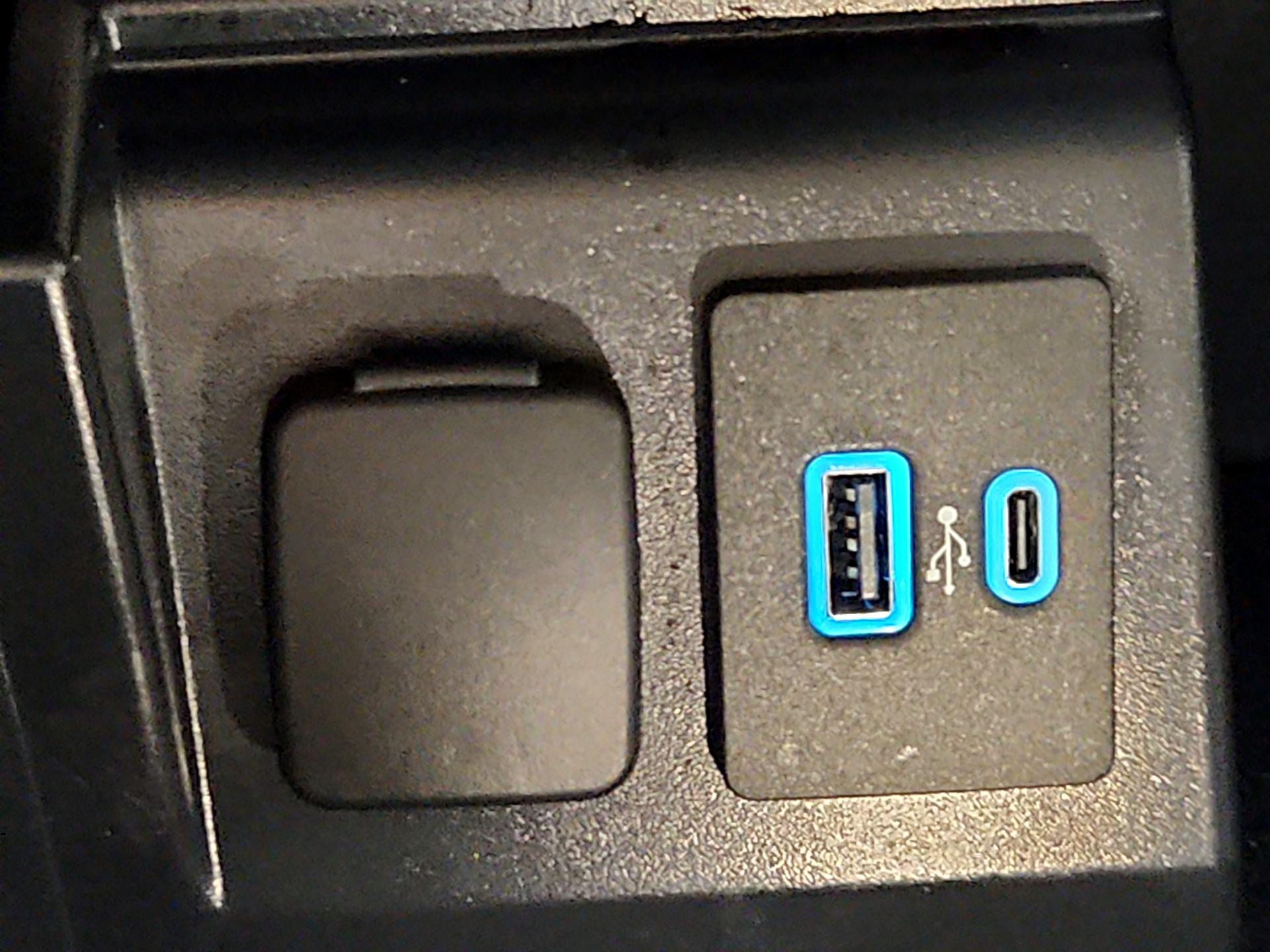 Thumbnail: 2021 Ford Explorer - 18