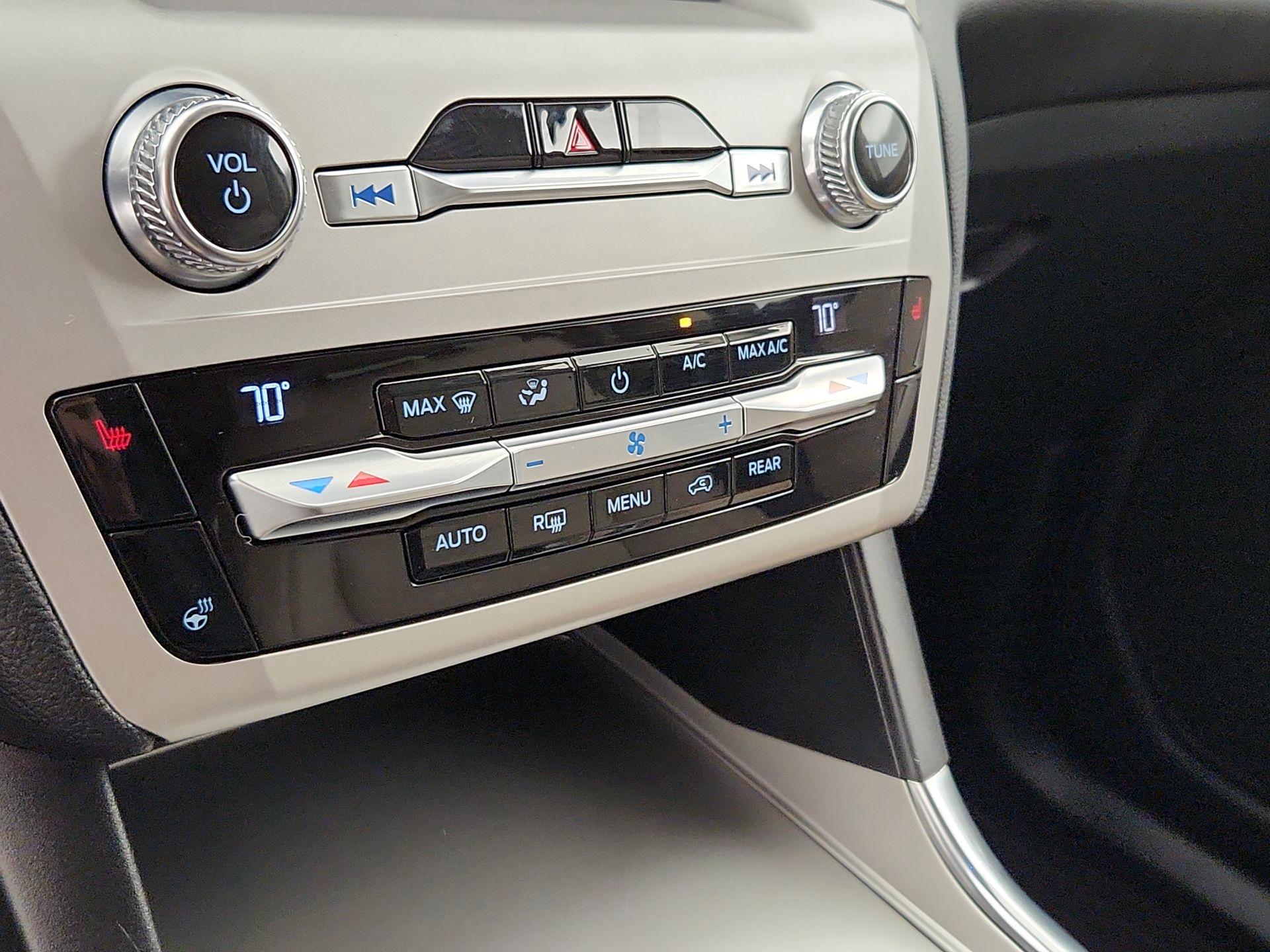 Thumbnail: 2021 Ford Explorer - 16