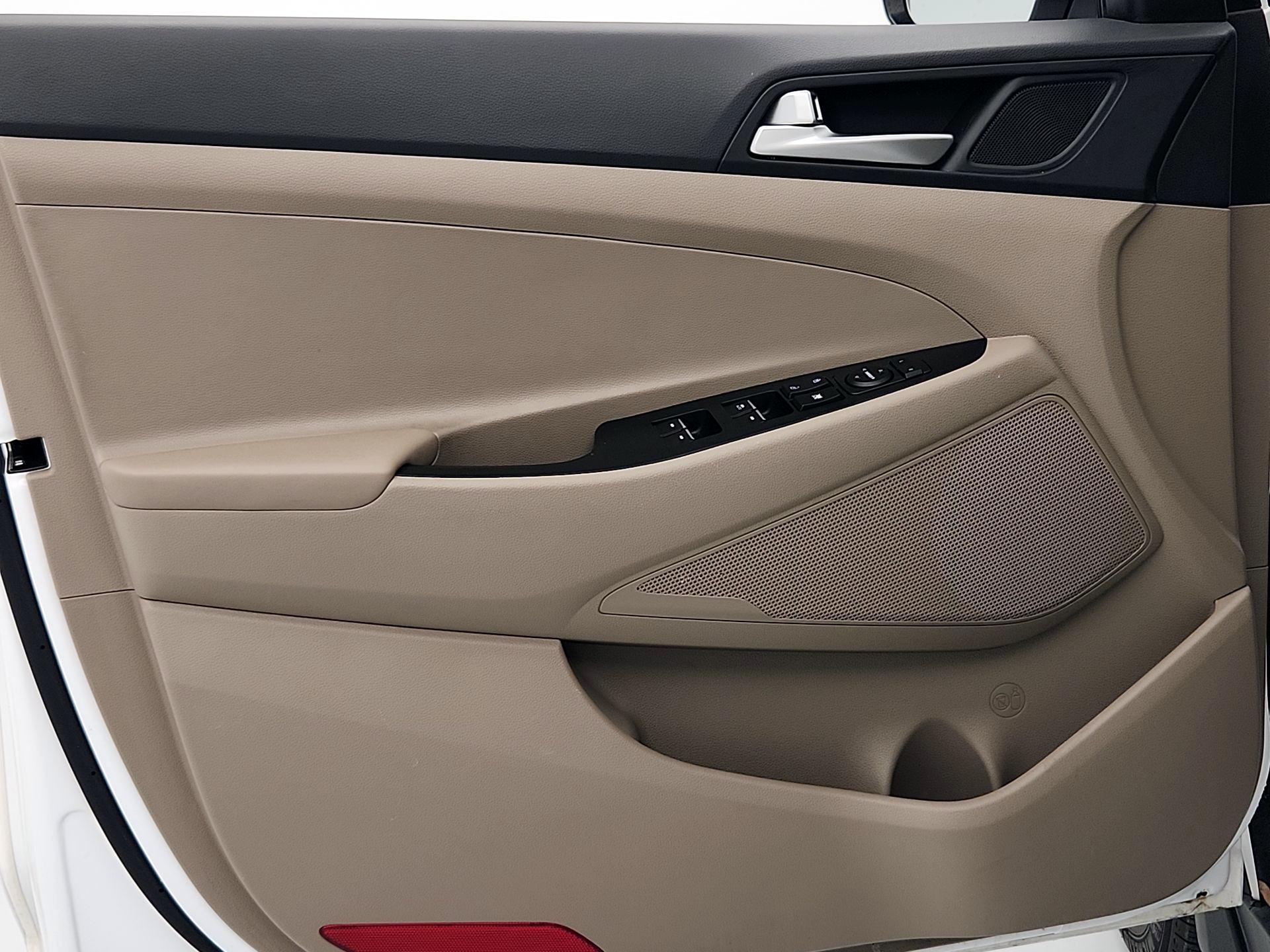 Thumbnail: 2019 Hyundai Tucson - 12