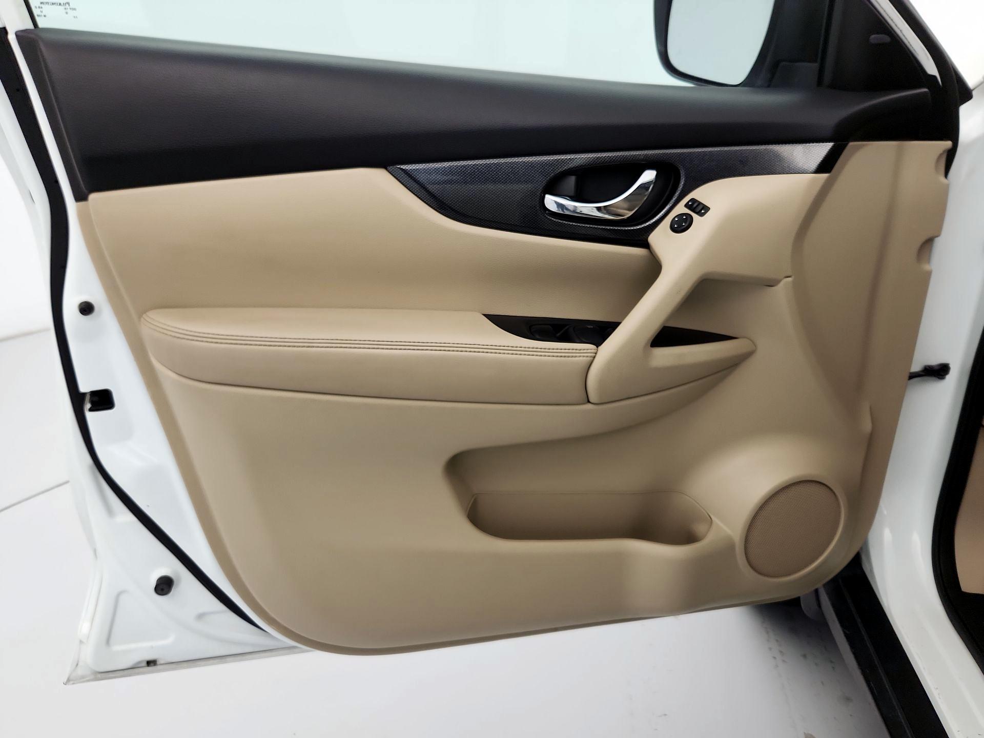 Thumbnail: 2016 Nissan Rogue - 12