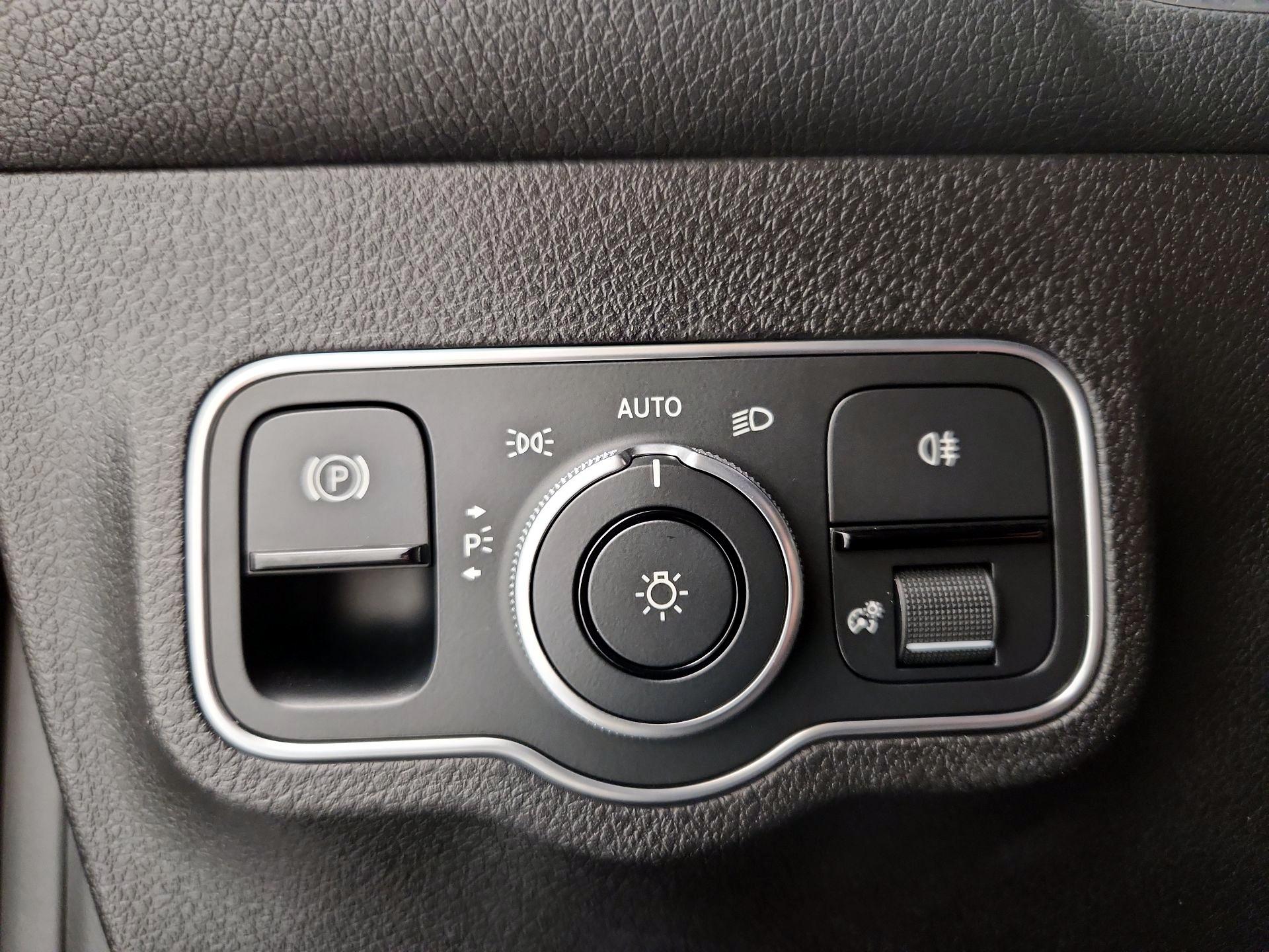 Thumbnail: 2023 Mercedes-Benz EQB - 13