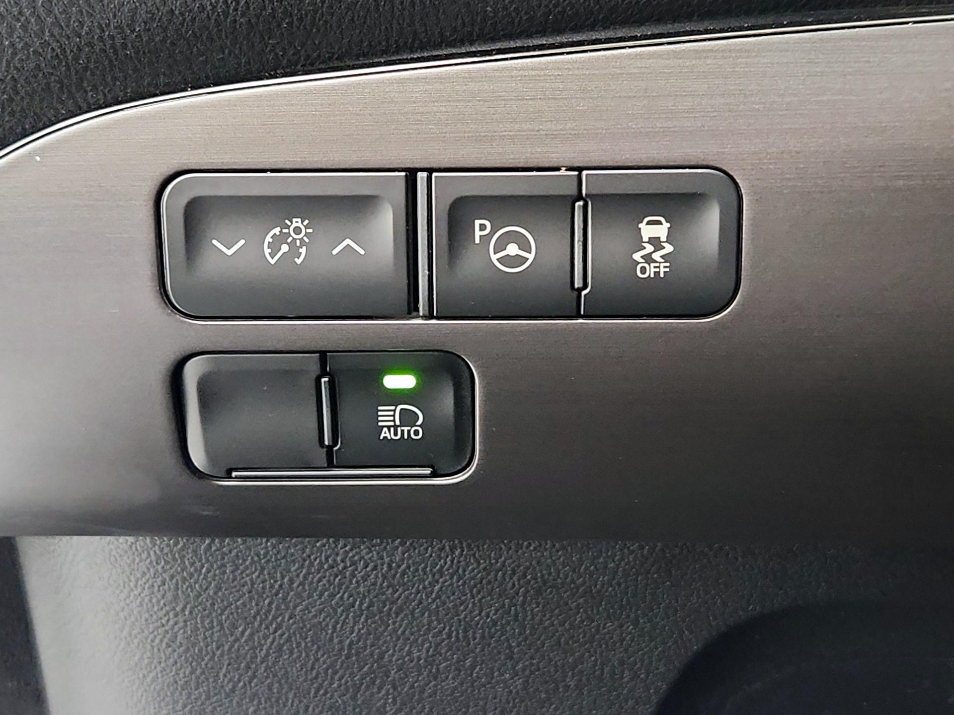 Thumbnail: 2021 Toyota Prius - 13