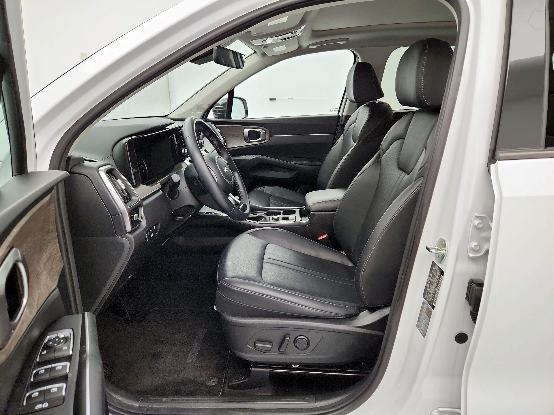 Thumbnail: 2023 Kia Sorento - 11