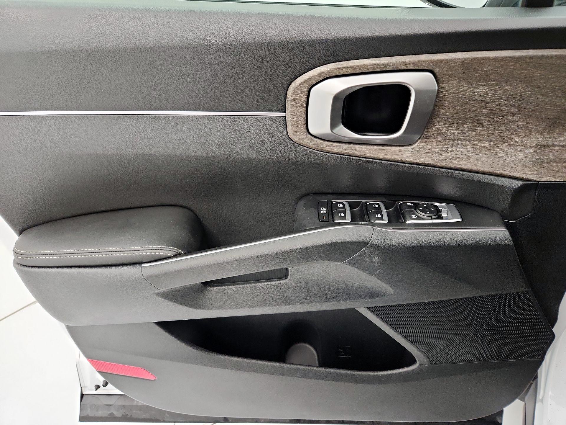 Thumbnail: 2023 Kia Sorento - 12