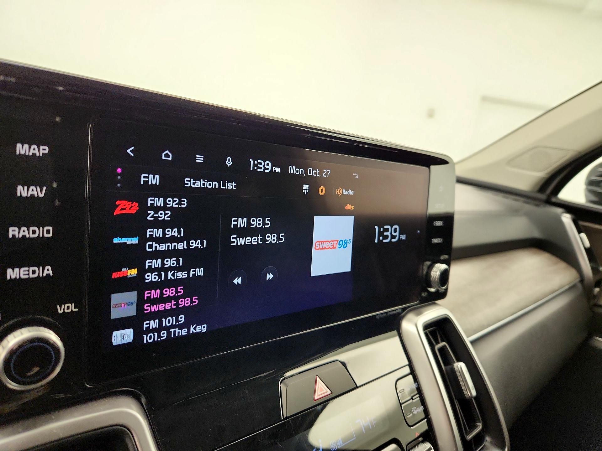 Thumbnail: 2023 Kia Sorento - 16