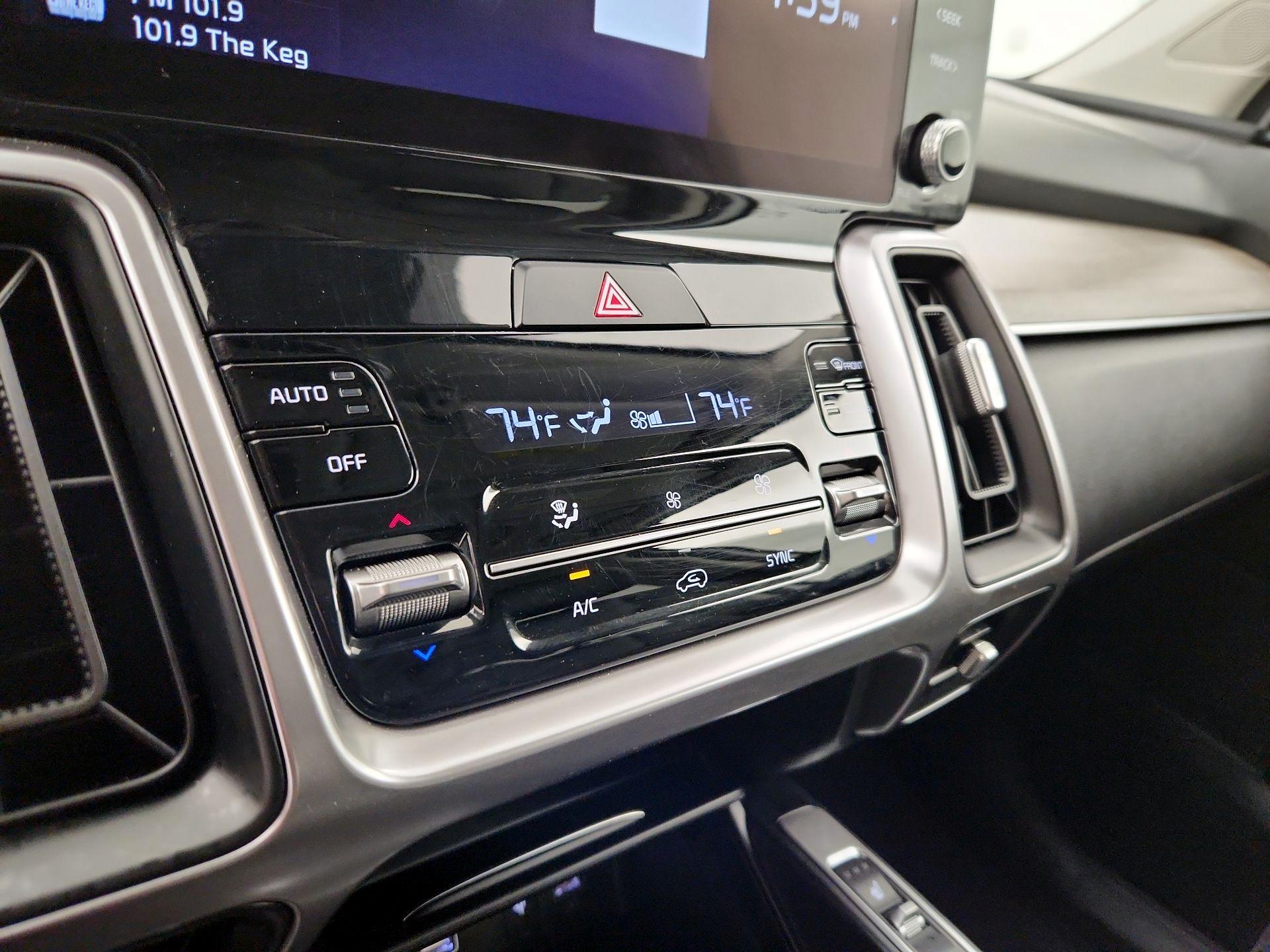 Thumbnail: 2023 Kia Sorento - 17