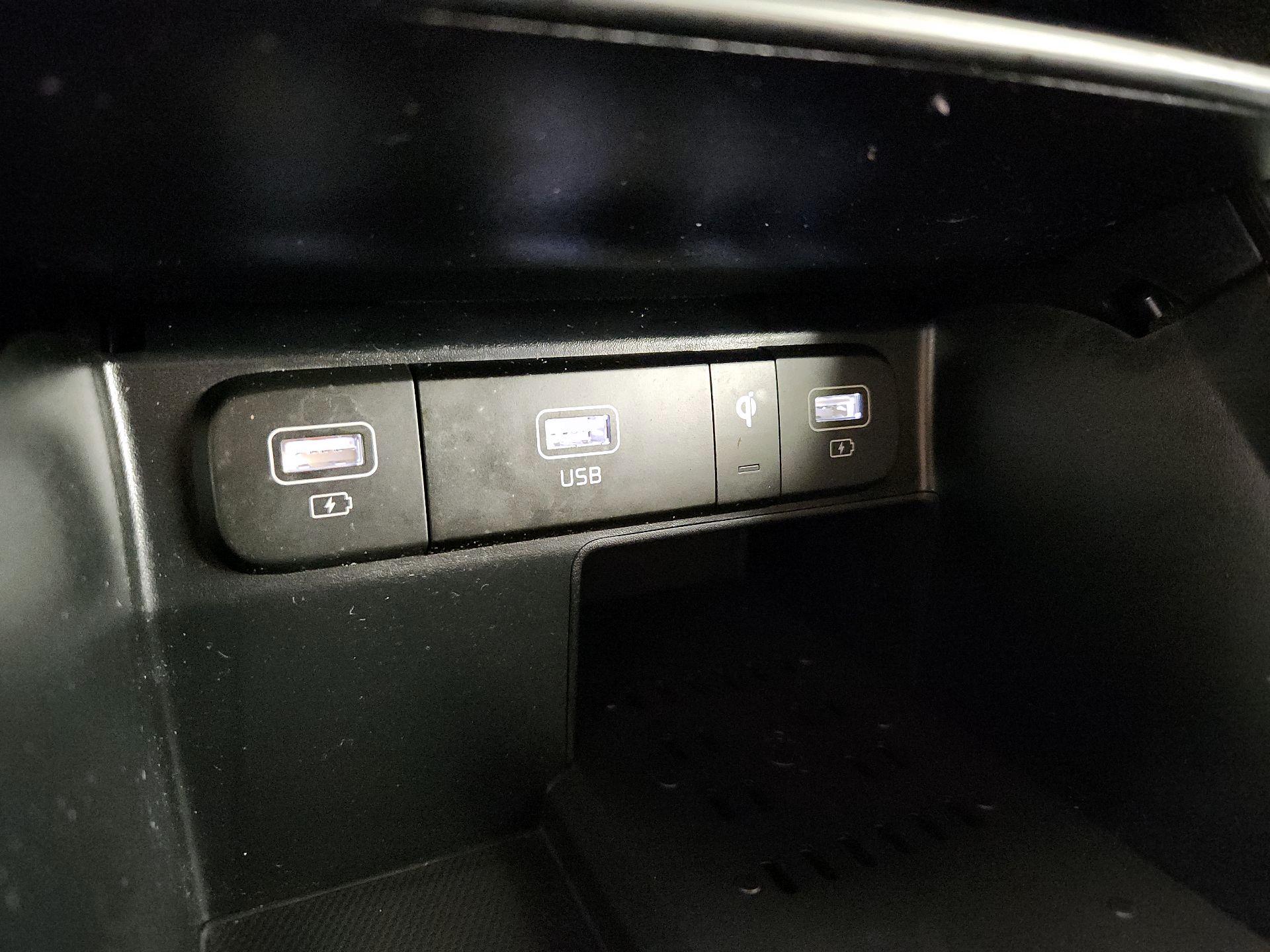 Thumbnail: 2023 Kia Sorento - 19