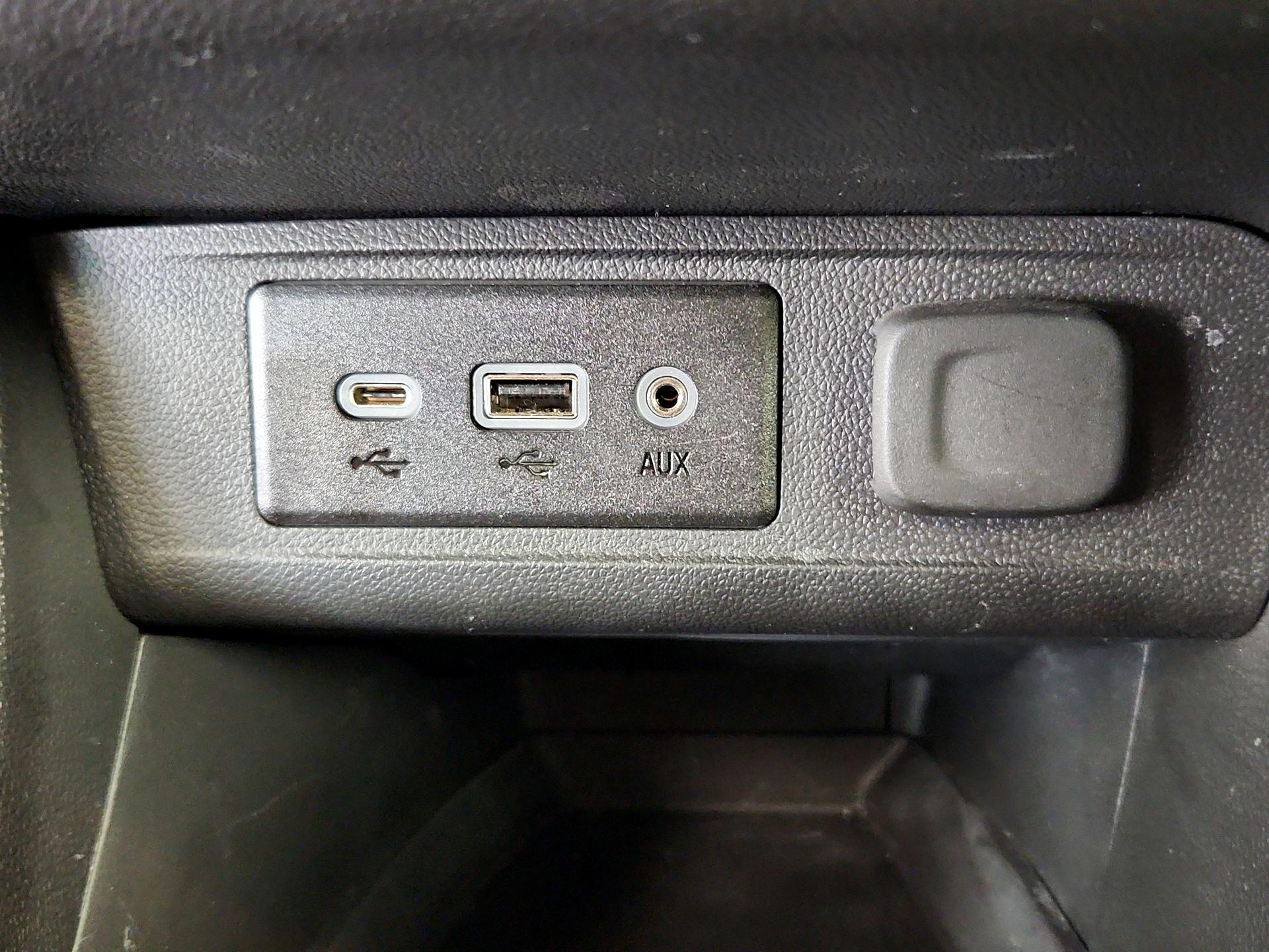 Thumbnail: 2023 Buick Encore GX - 18