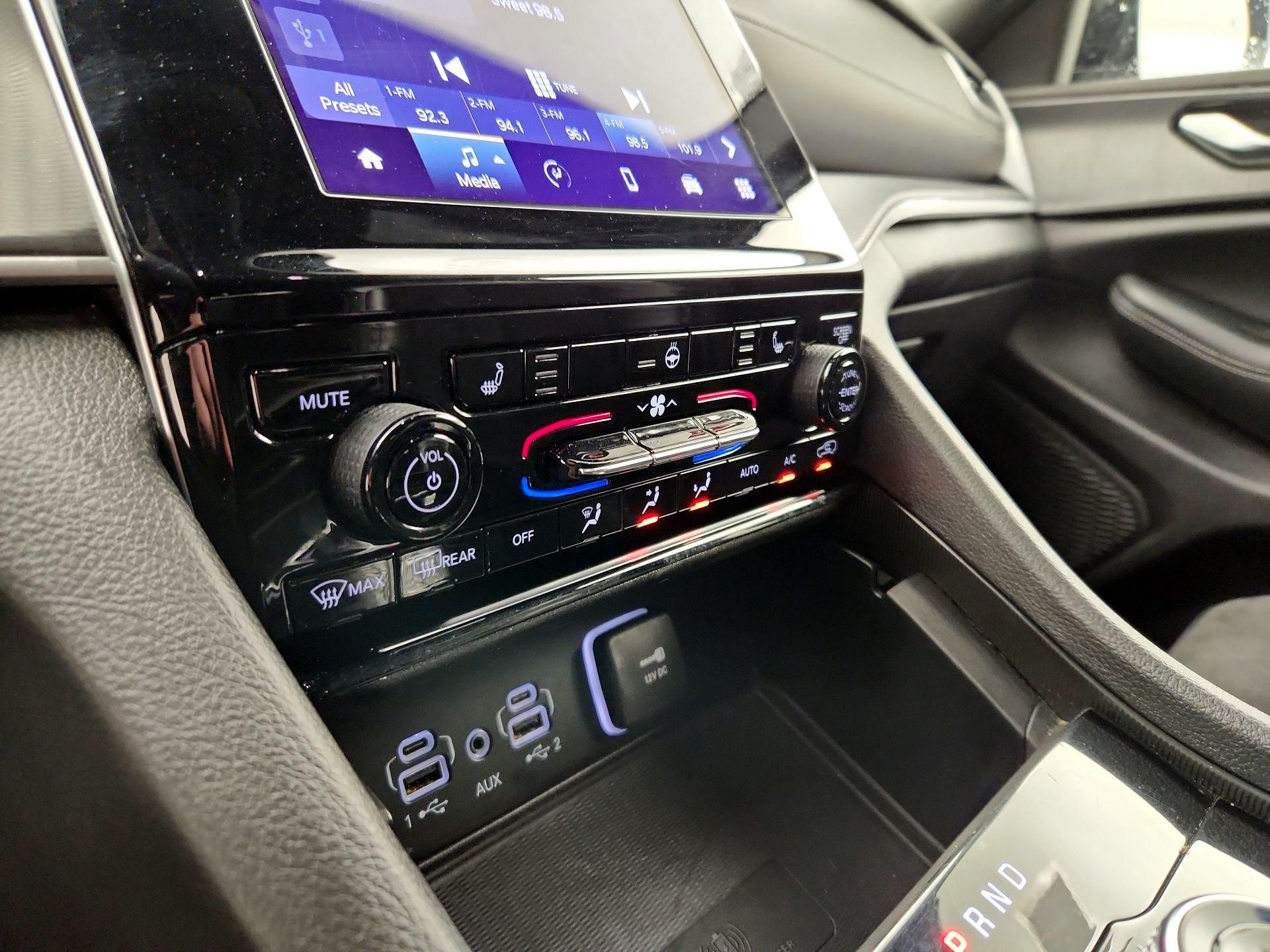 Thumbnail: 2024 Jeep Grand Cherokee - 16