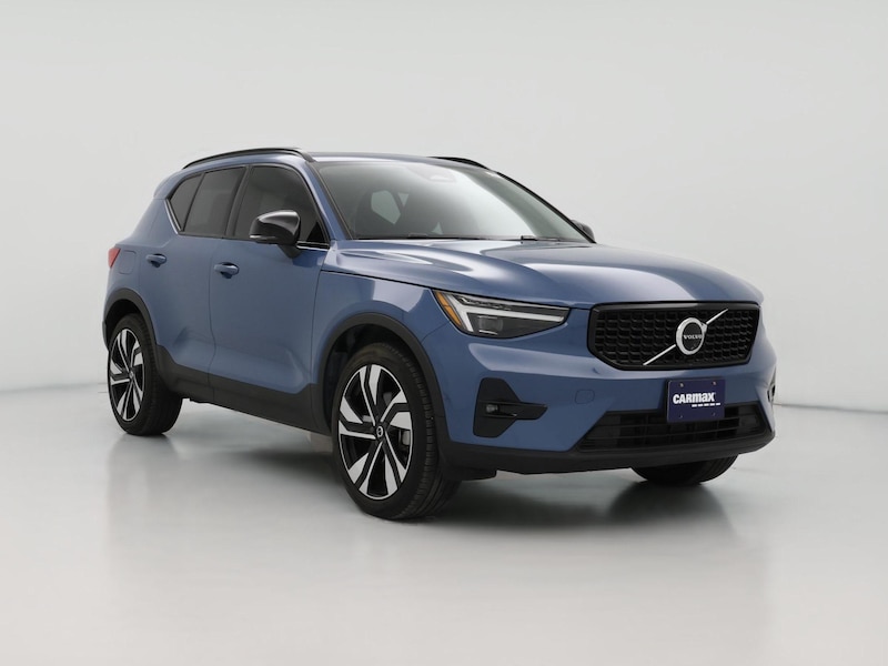 2024 Volvo XC40 B5 Ultimate Dark Theme