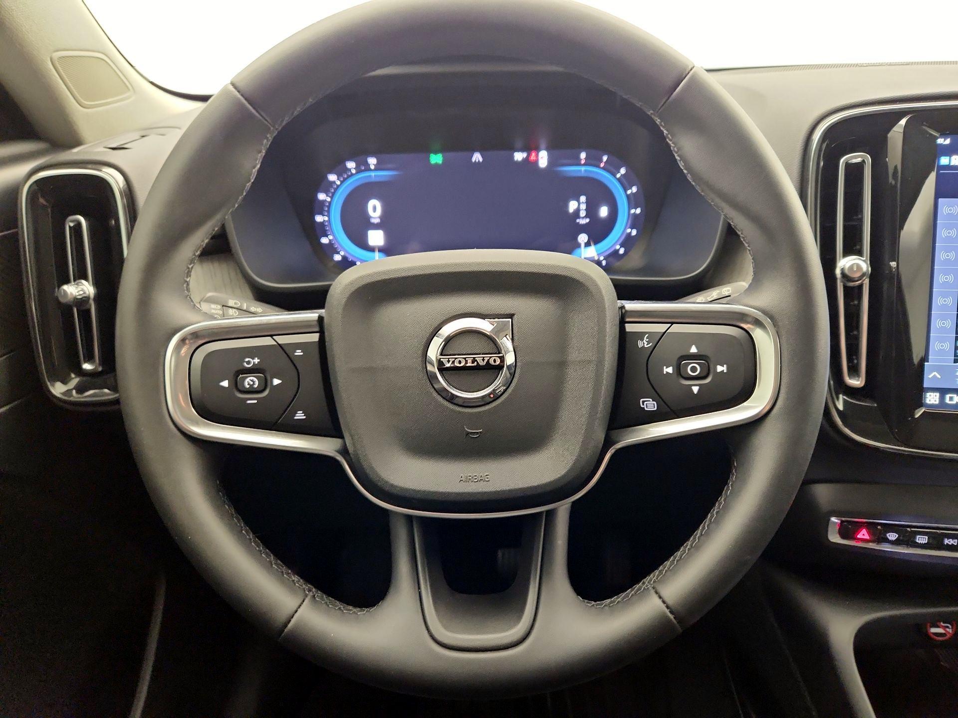 Thumbnail: 2024 Volvo XC40 - 10