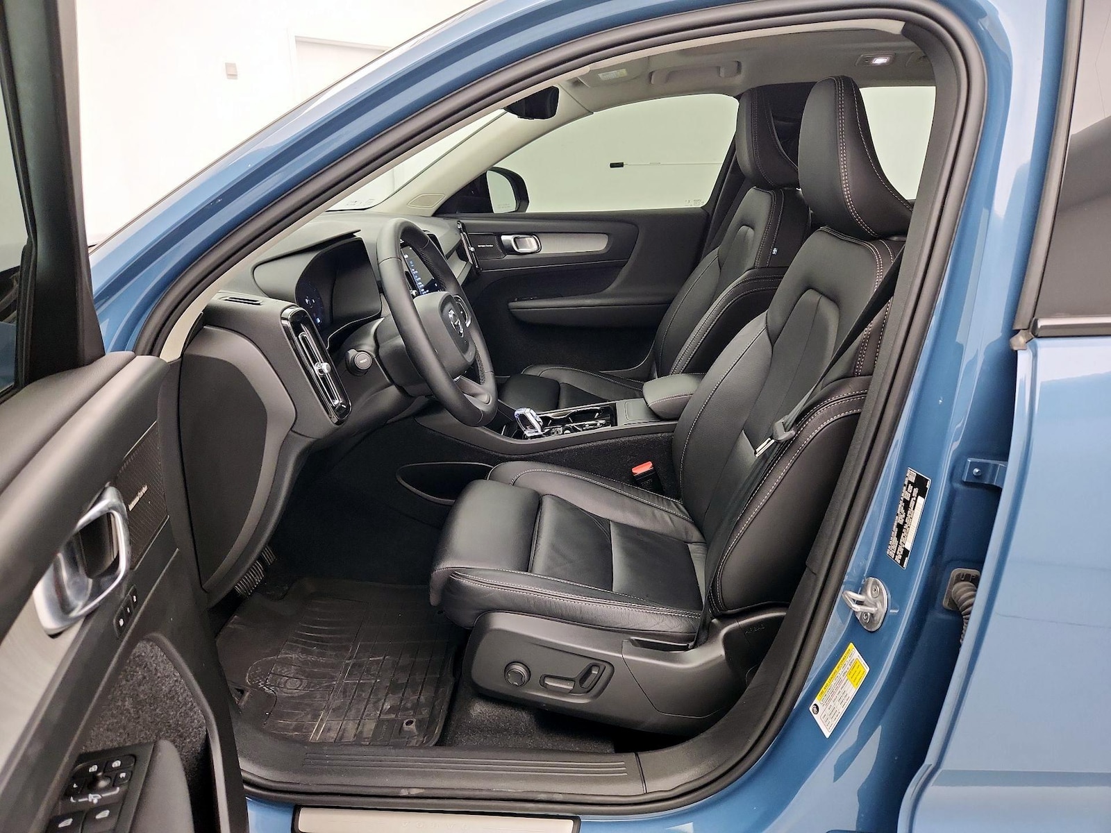 2024 Volvo XC40 Ultimate - Photo 12