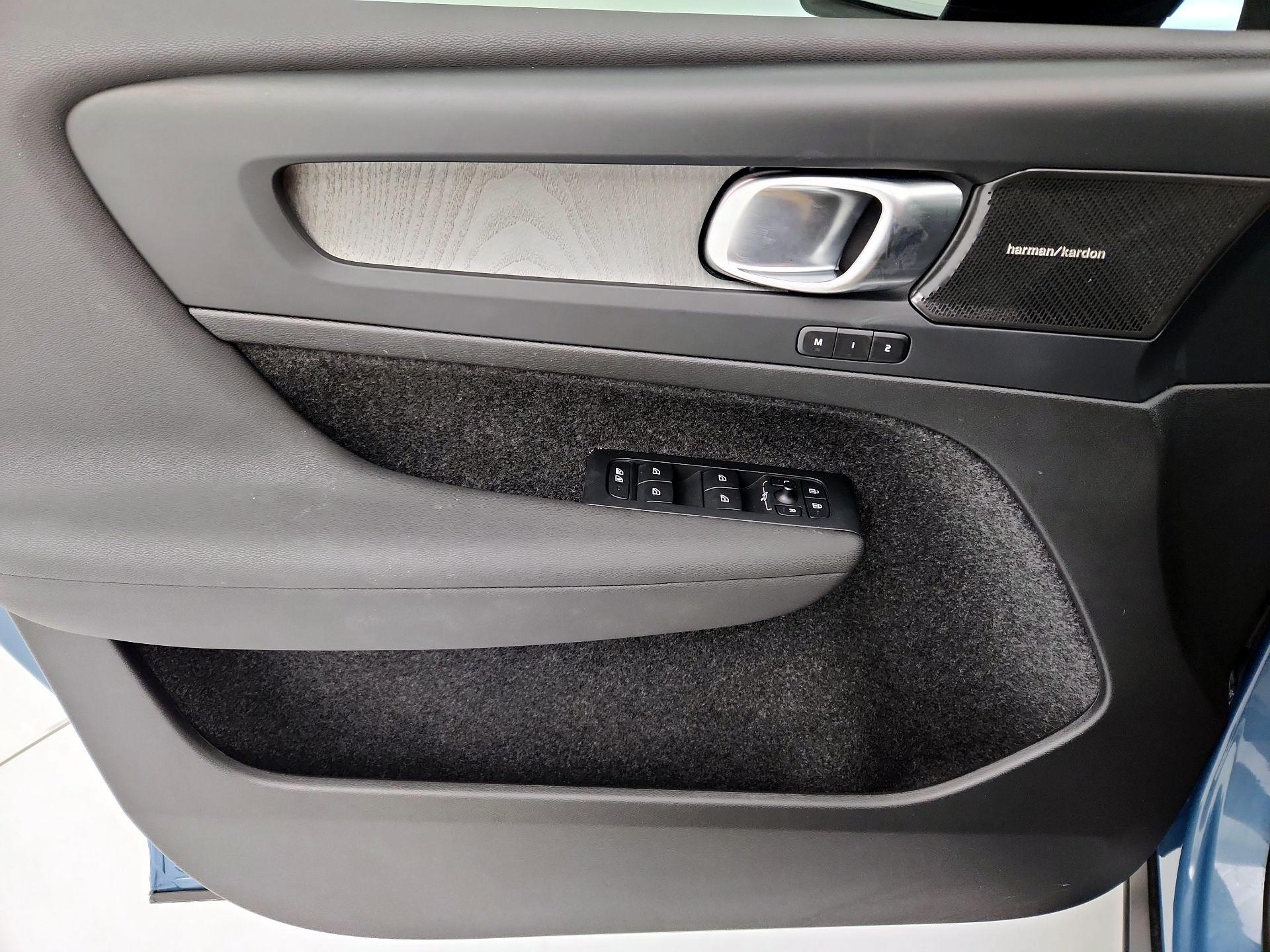 Thumbnail: 2024 Volvo XC40 - 12