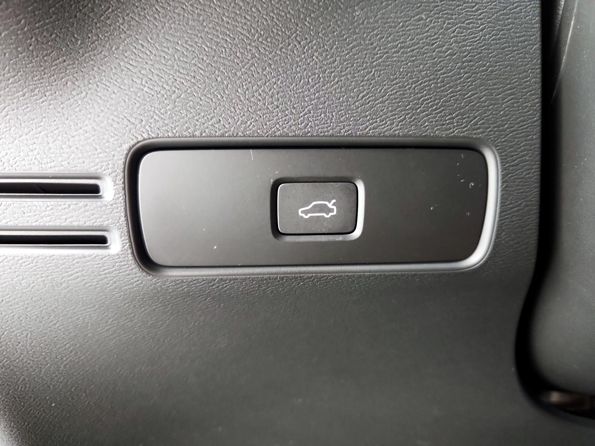 Thumbnail: 2024 Volvo XC40 - 13