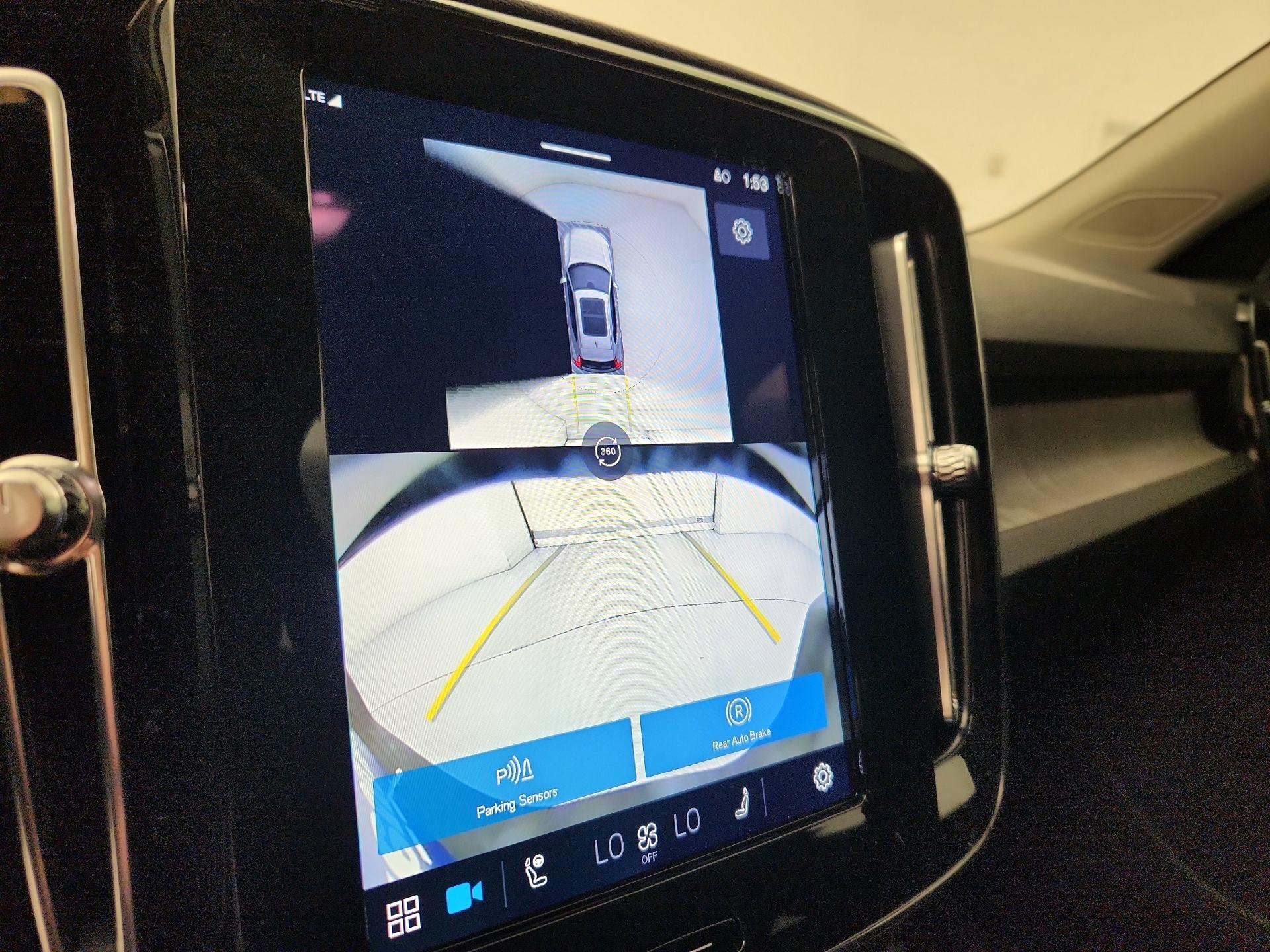 Thumbnail: 2024 Volvo XC40 - 15