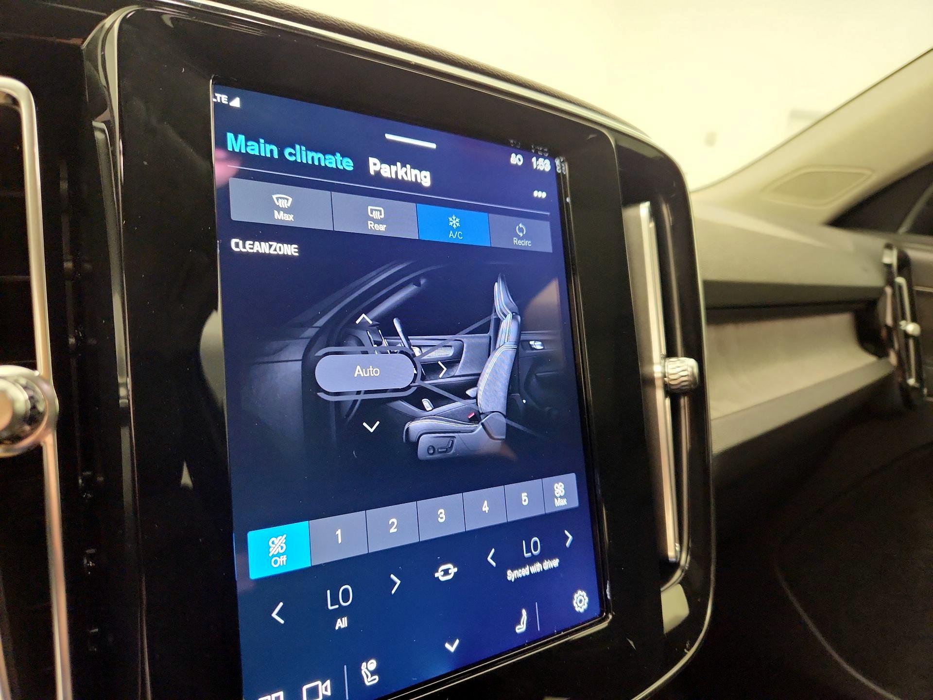 Thumbnail: 2024 Volvo XC40 - 17