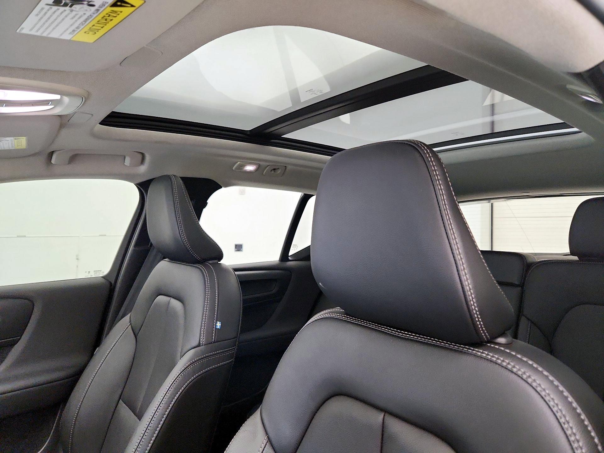 Thumbnail: 2024 Volvo XC40 - 20