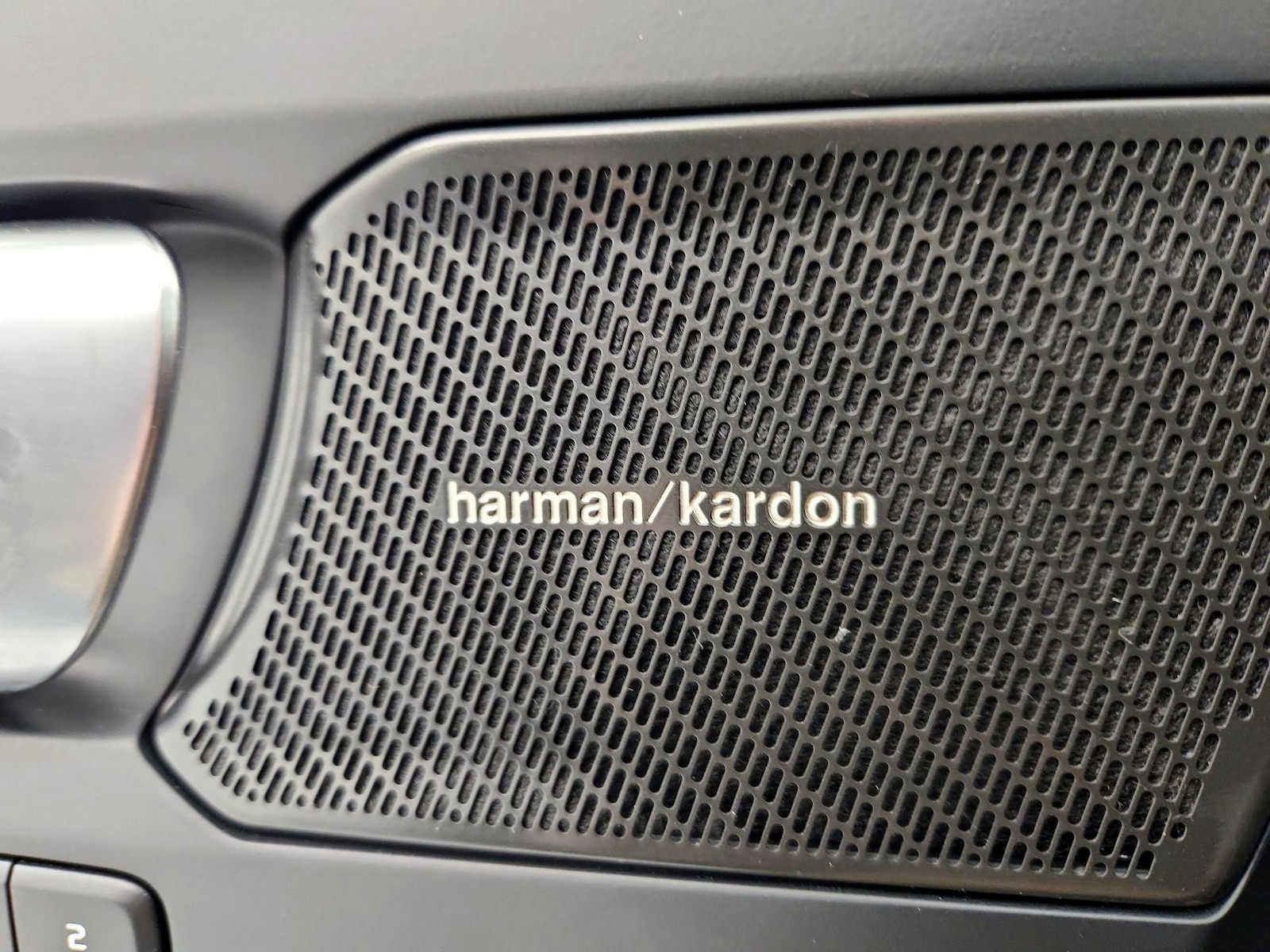 2024 Volvo XC40 Ultimate - Photo 25