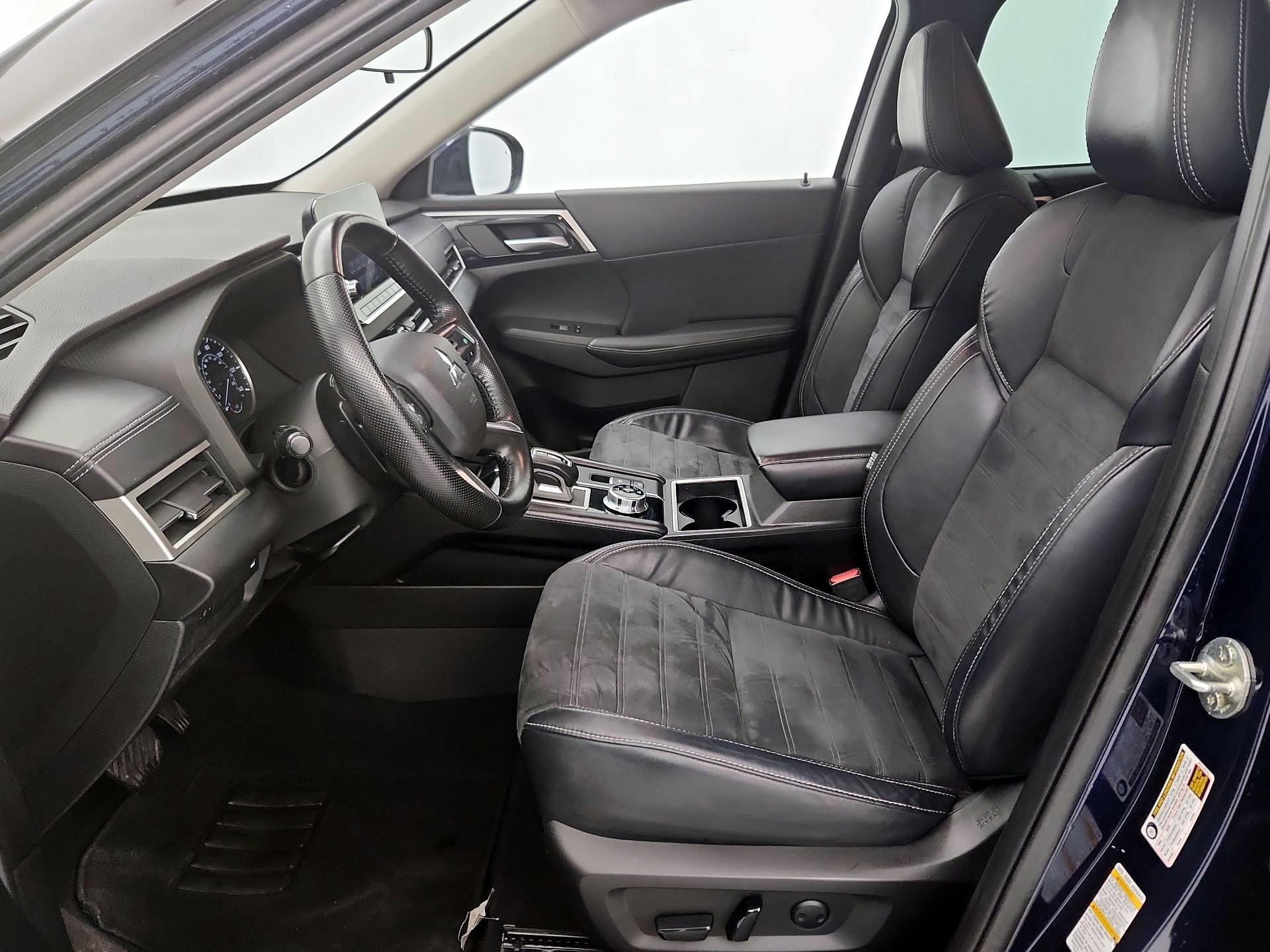 Thumbnail: 2022 Mitsubishi Outlander - 11