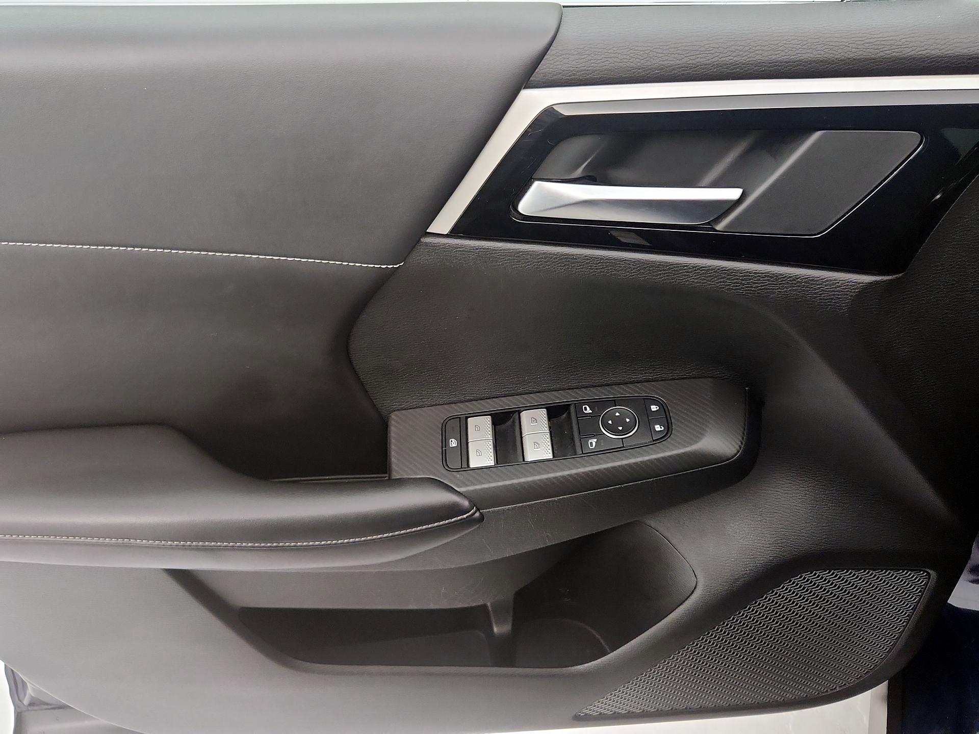 Thumbnail: 2022 Mitsubishi Outlander - 12