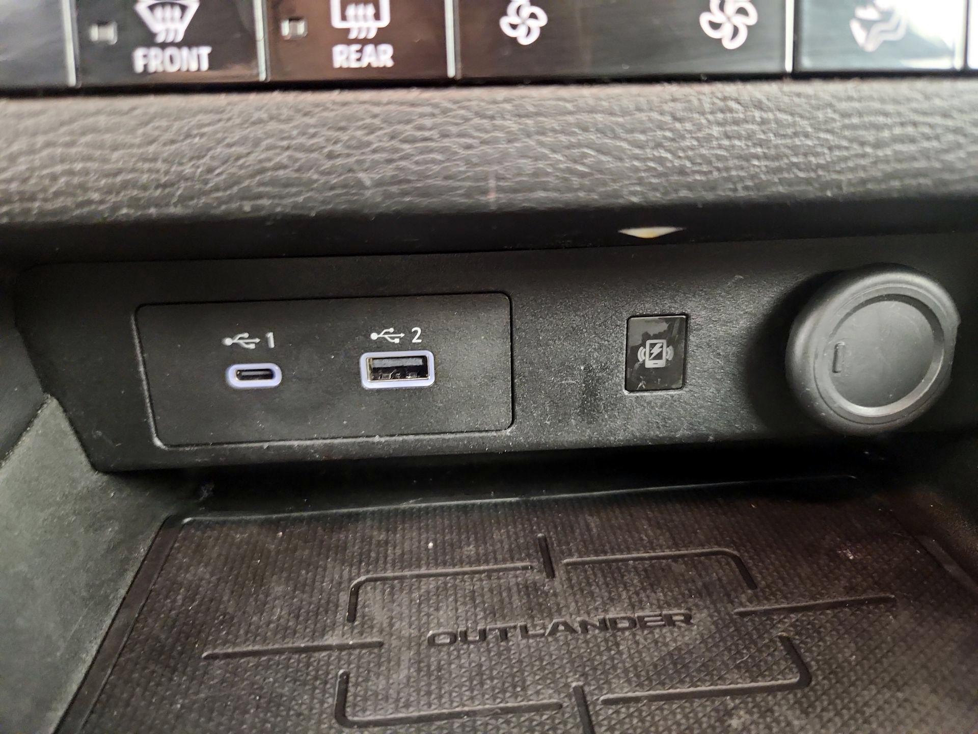 Thumbnail: 2022 Mitsubishi Outlander - 19