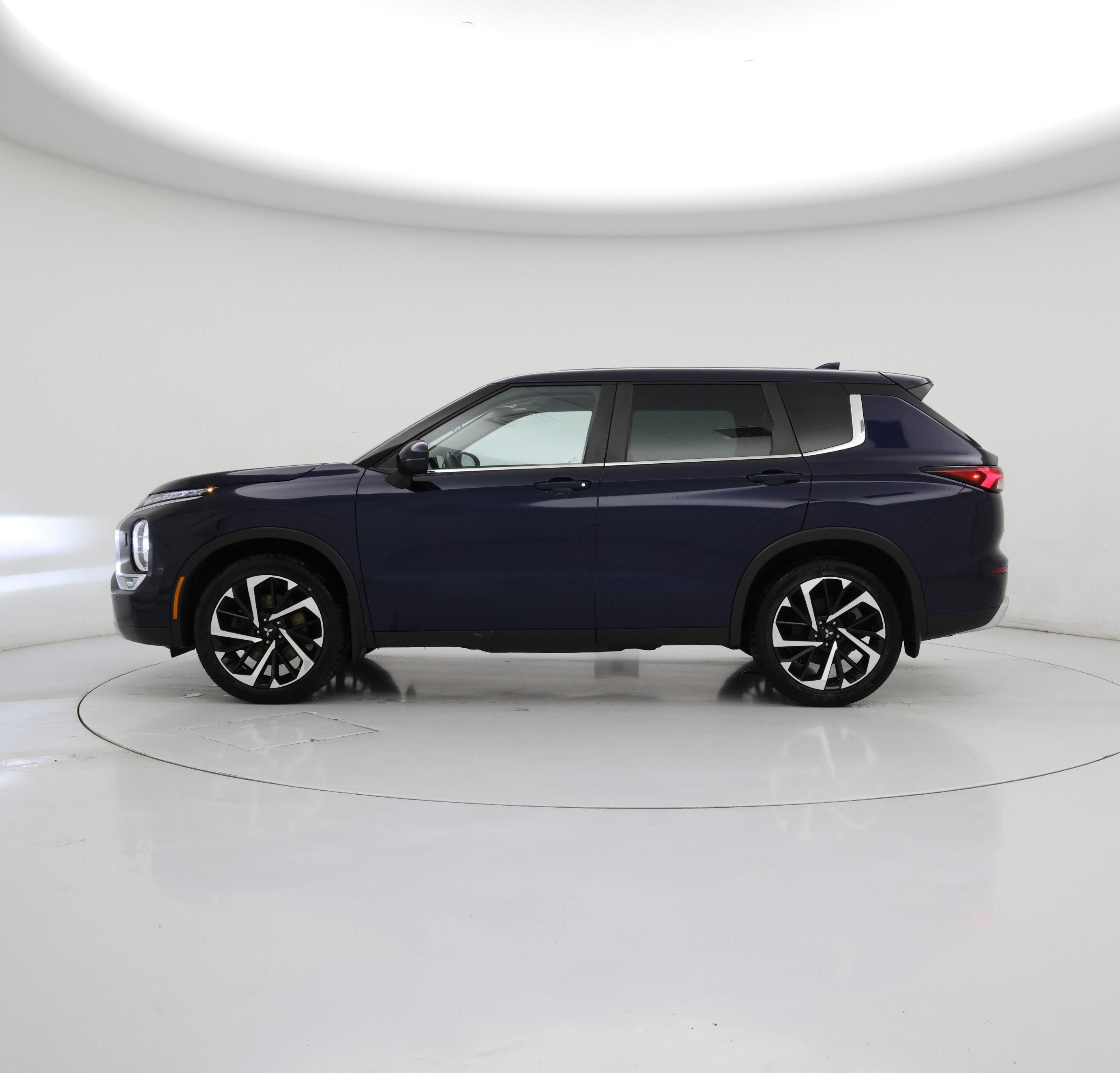 Thumbnail: 2022 Mitsubishi Outlander - 3