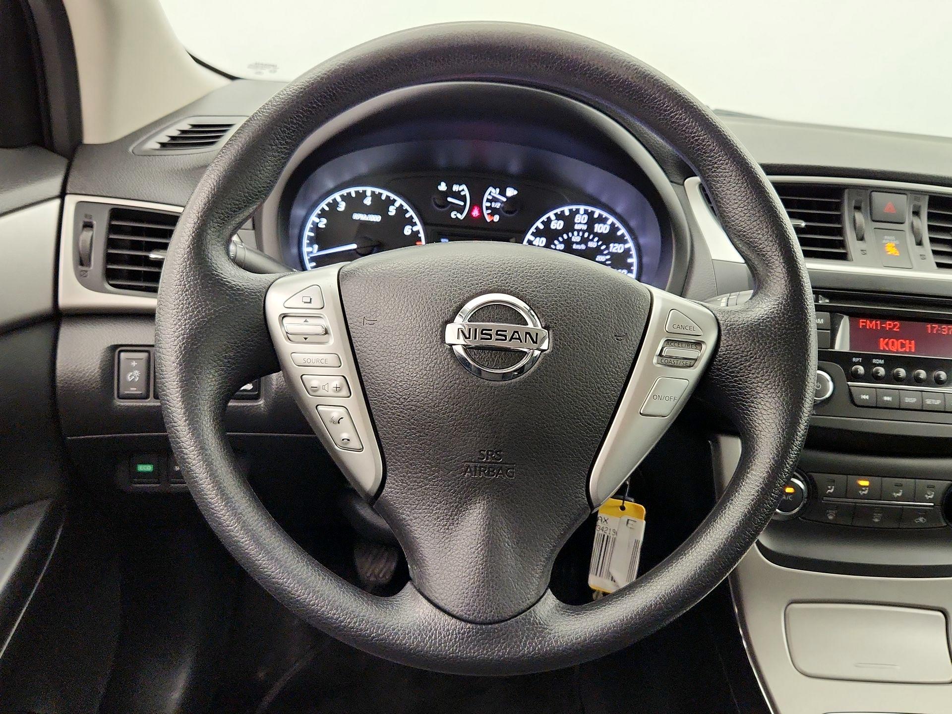 Thumbnail: 2015 Nissan Sentra - 10