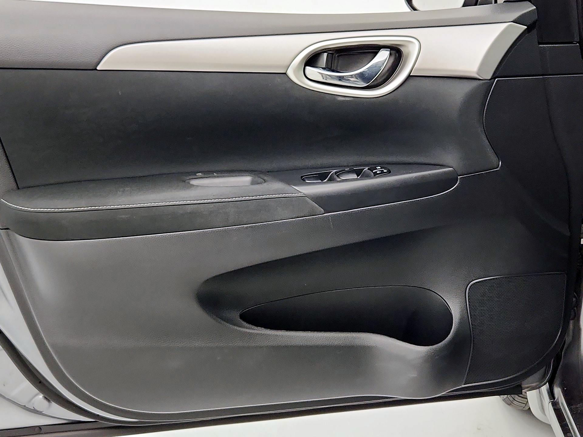 Thumbnail: 2015 Nissan Sentra - 12