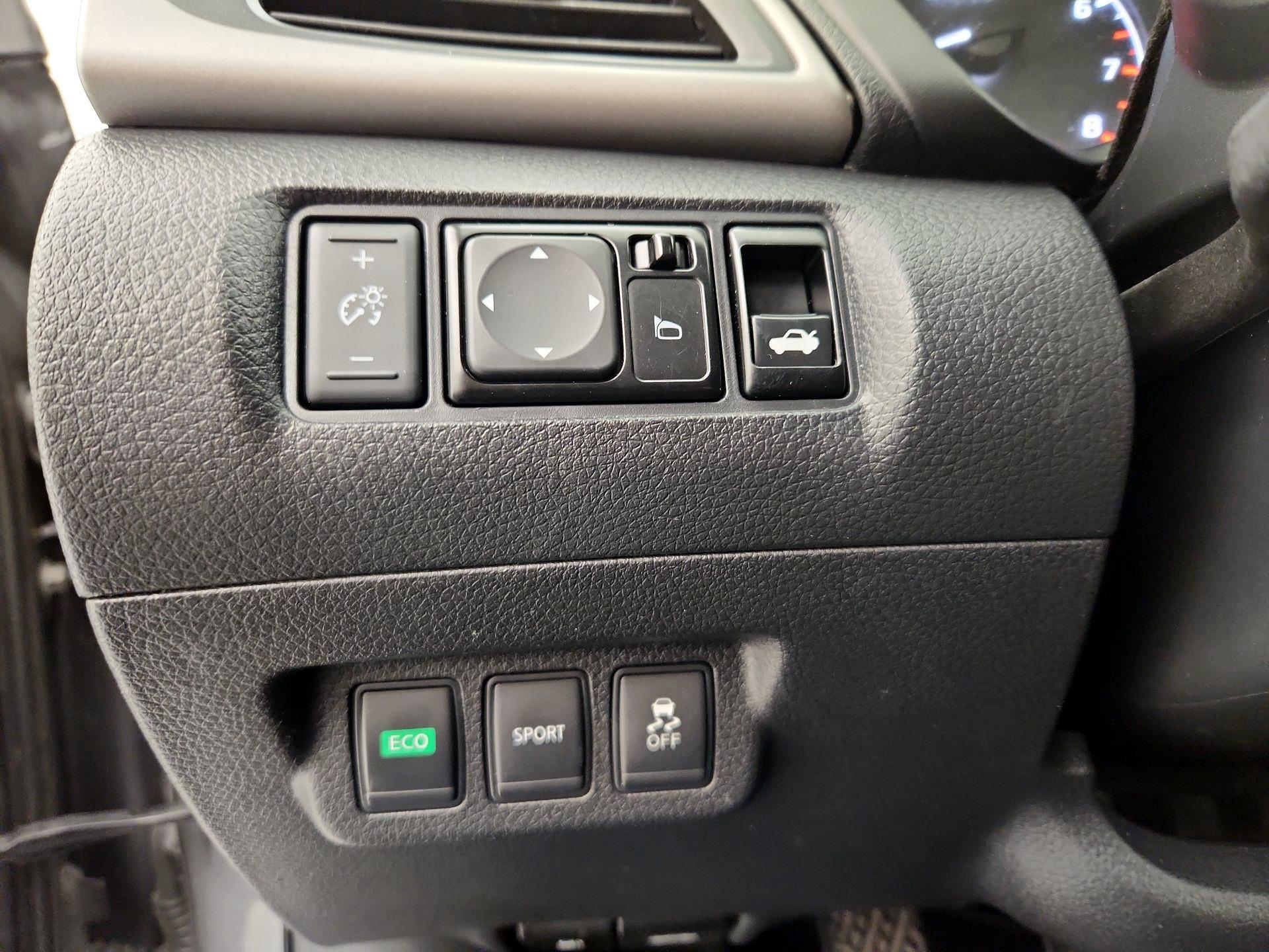 Thumbnail: 2015 Nissan Sentra - 13