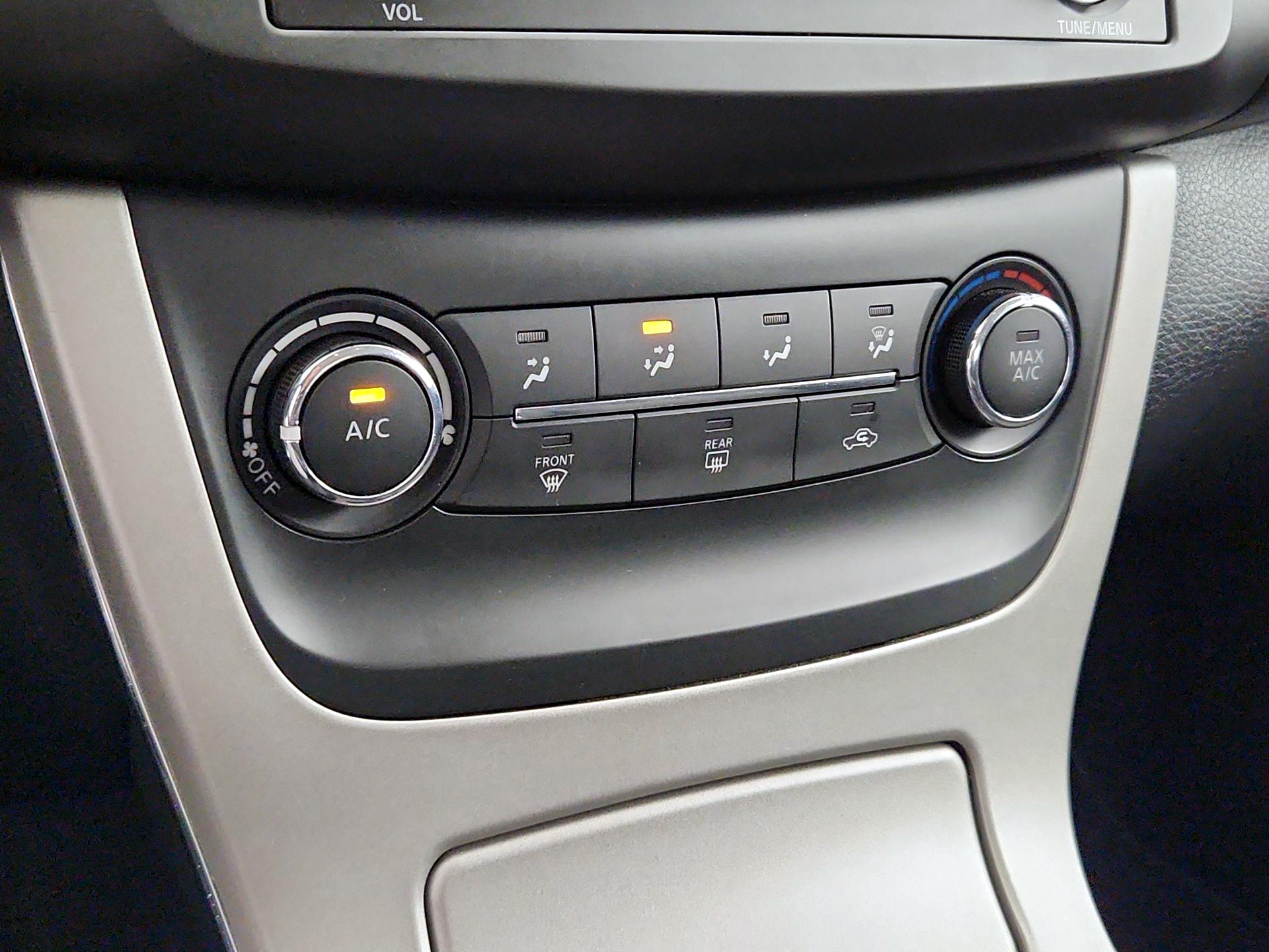 Thumbnail: 2015 Nissan Sentra - 15