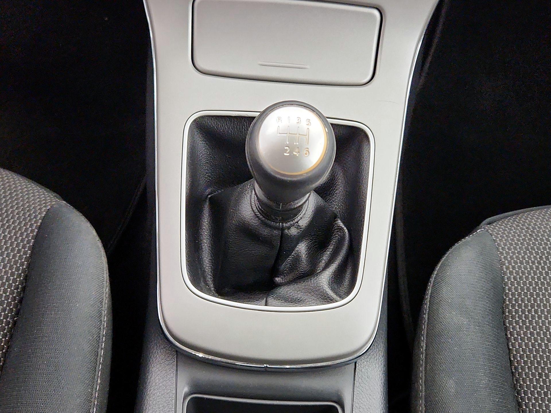 Thumbnail: 2015 Nissan Sentra - 16