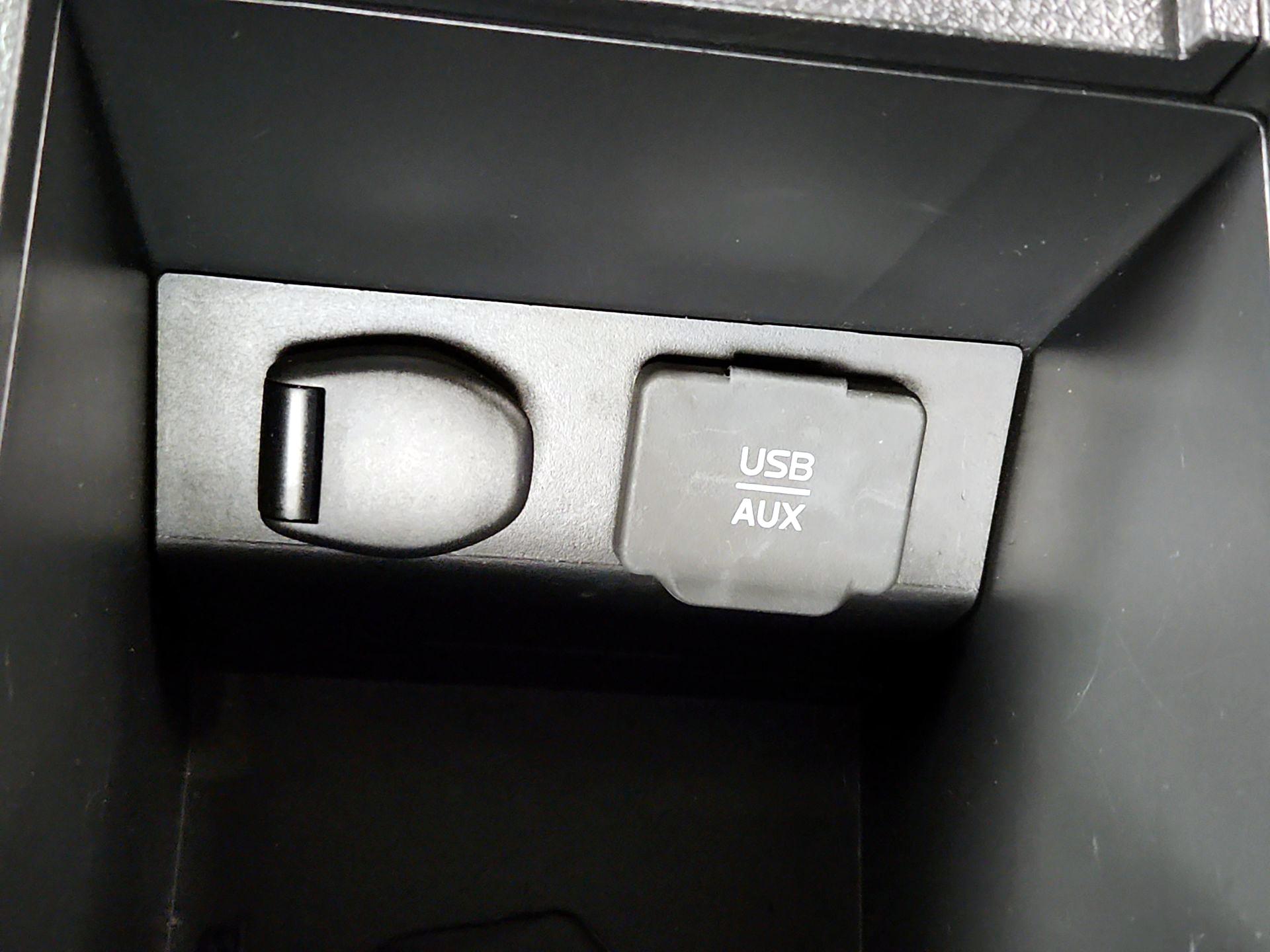 Thumbnail: 2015 Nissan Sentra - 17