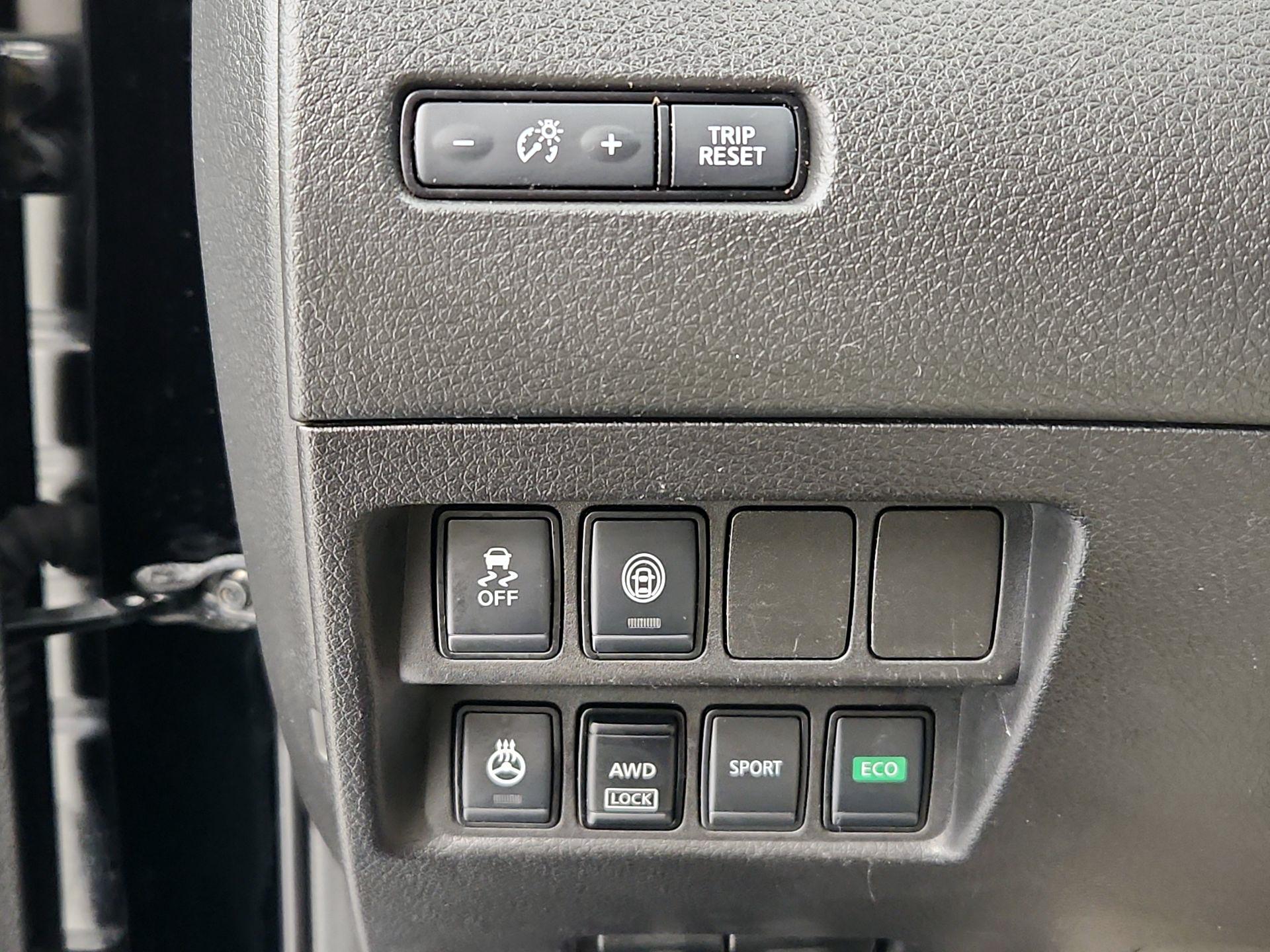 Thumbnail: 2020 Nissan Rogue Sport - 13