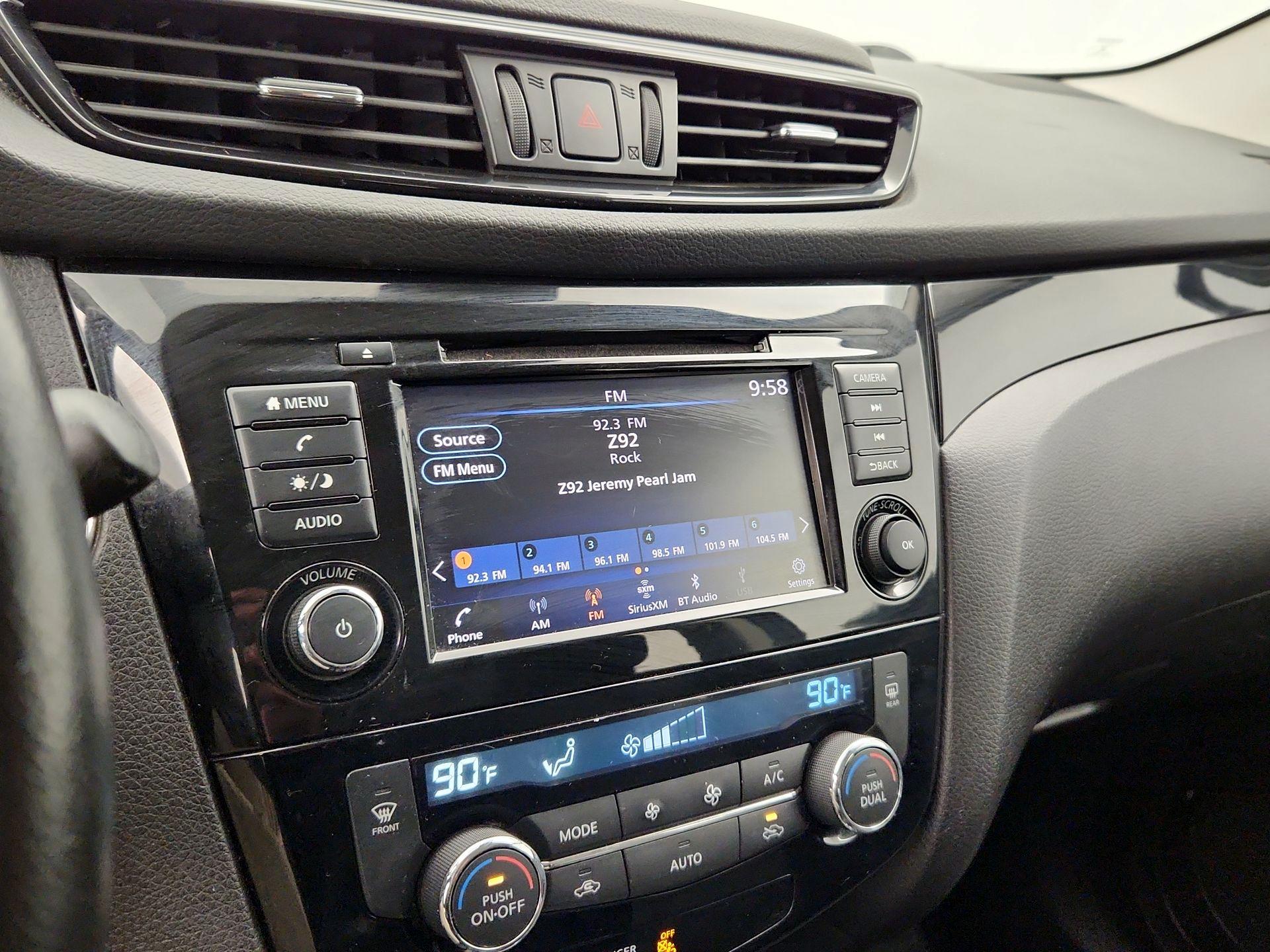 Thumbnail: 2020 Nissan Rogue Sport - 15