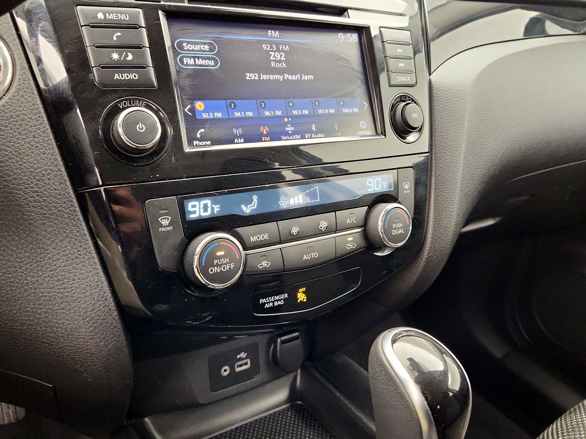 Thumbnail: 2020 Nissan Rogue Sport - 16