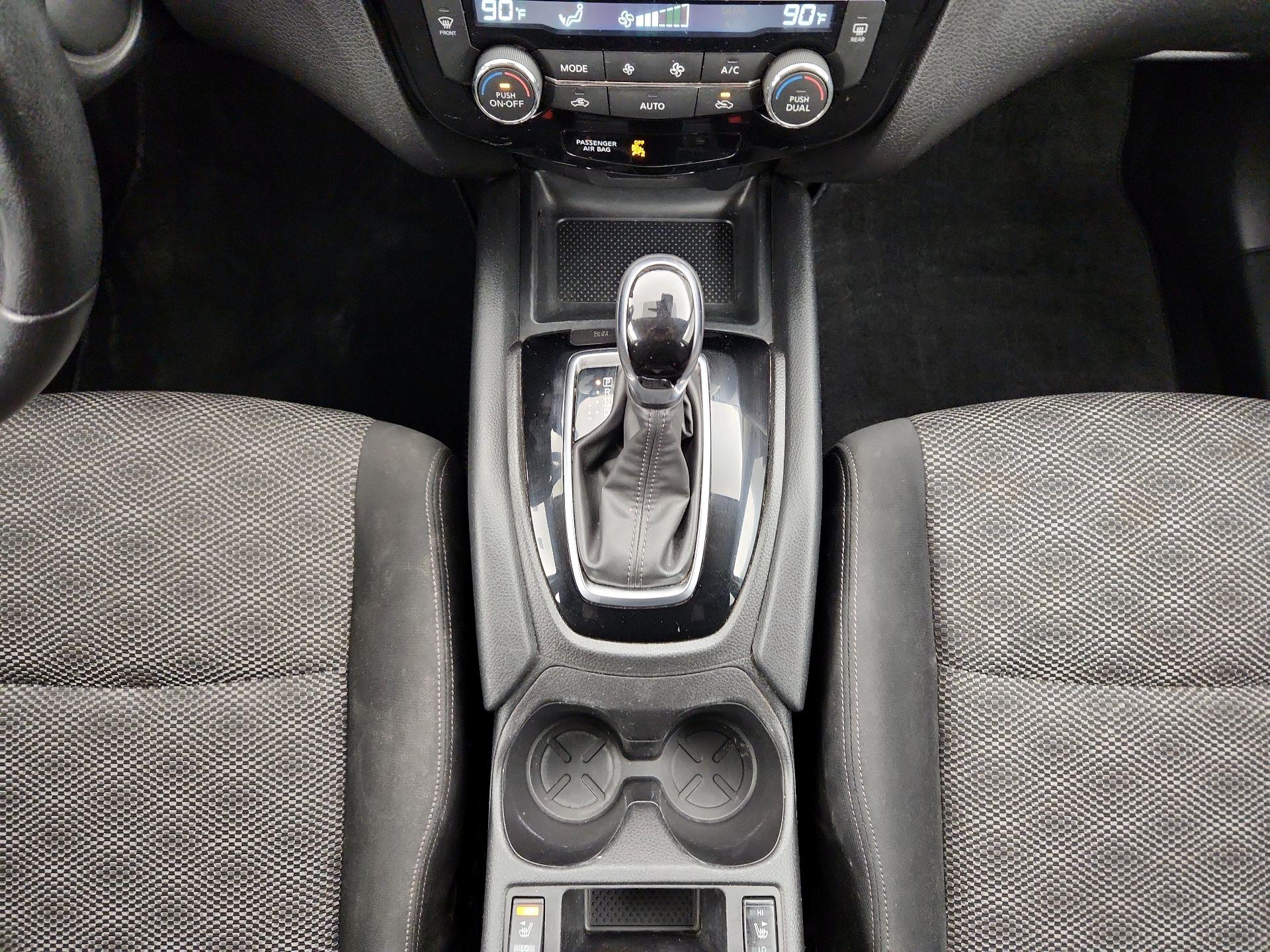 Thumbnail: 2020 Nissan Rogue Sport - 17