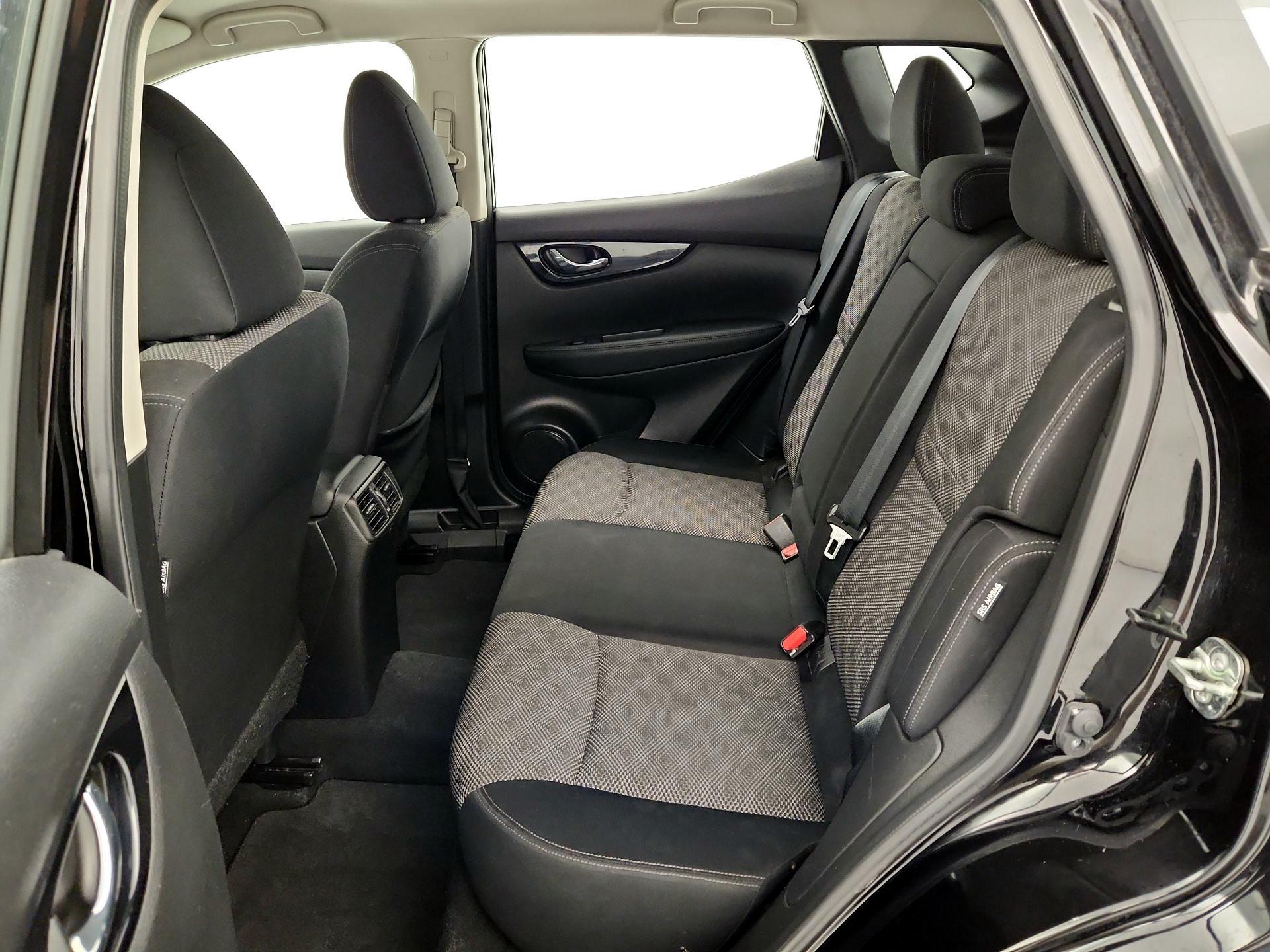 Thumbnail: 2020 Nissan Rogue Sport - 19